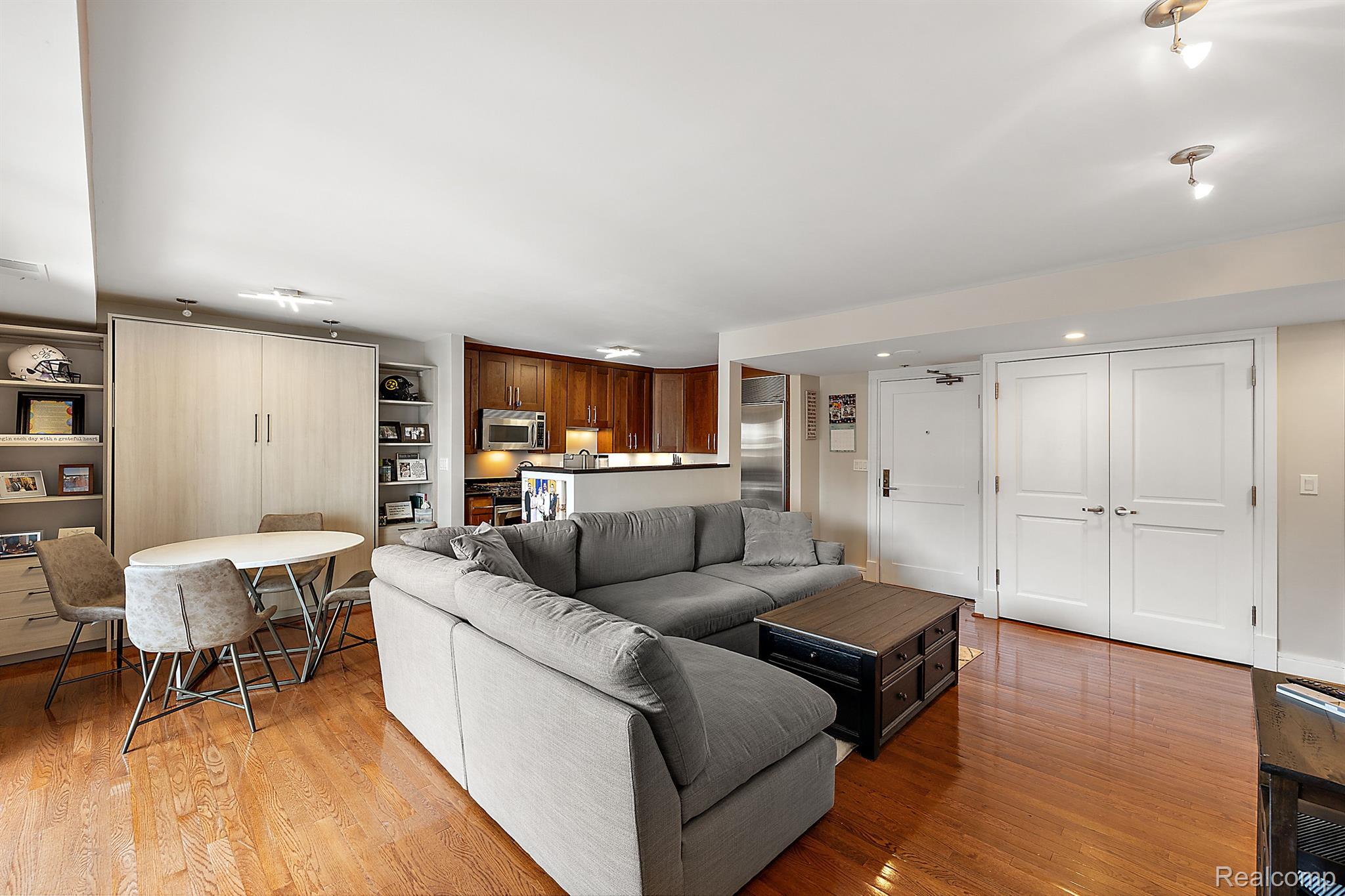 411 S Old Woodward Avenue 801