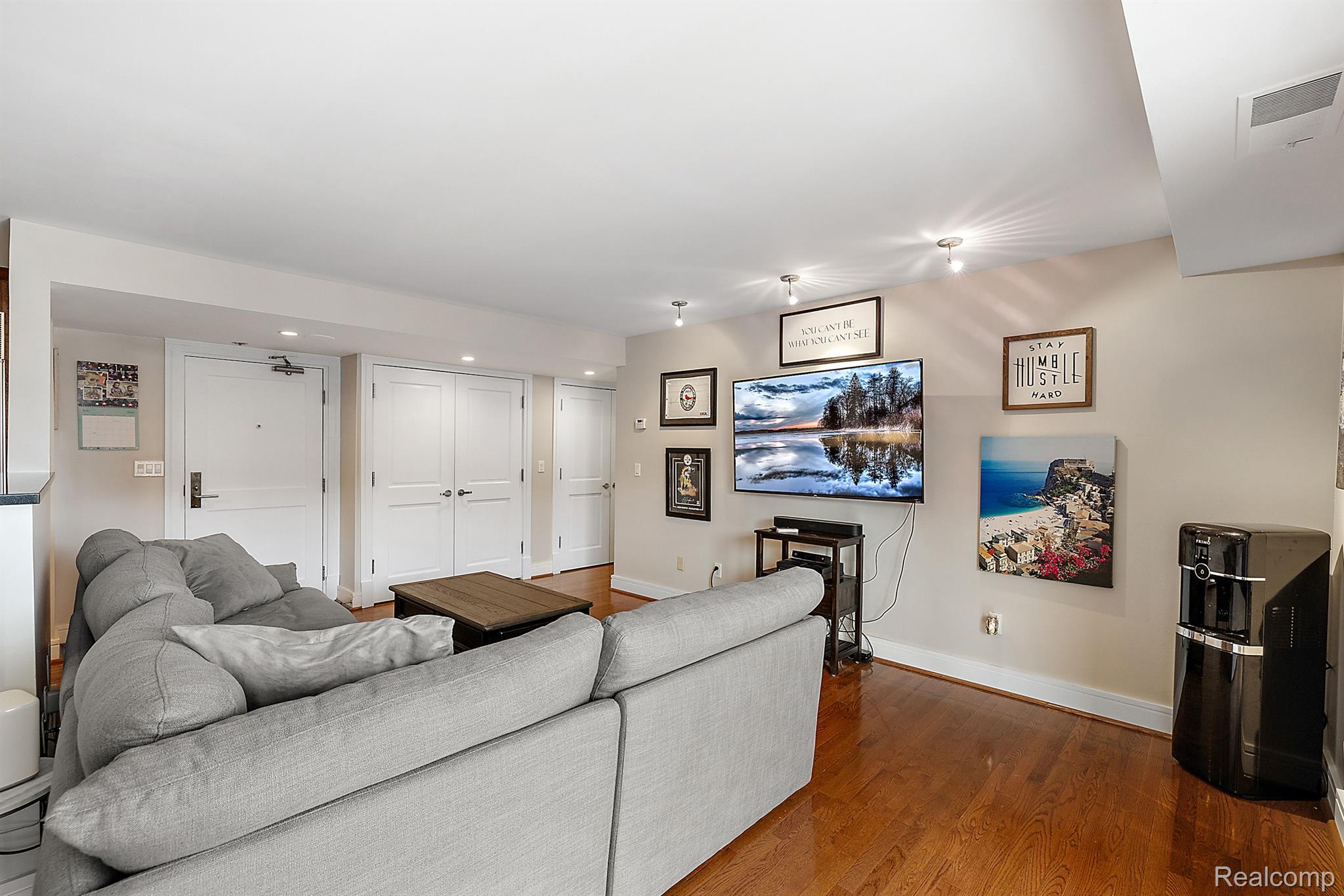 411 S Old Woodward Avenue 801