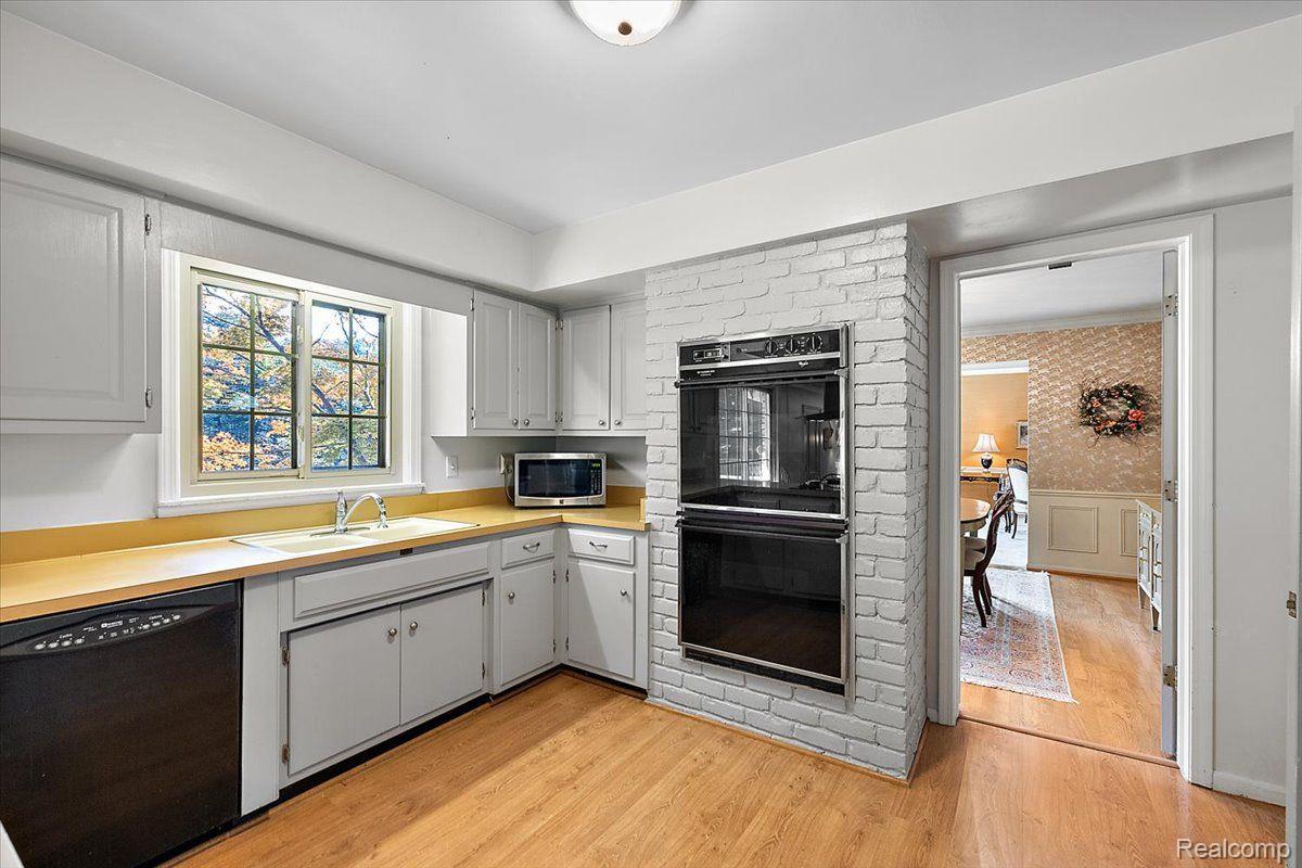 4363 SUNNINGDALE Drive