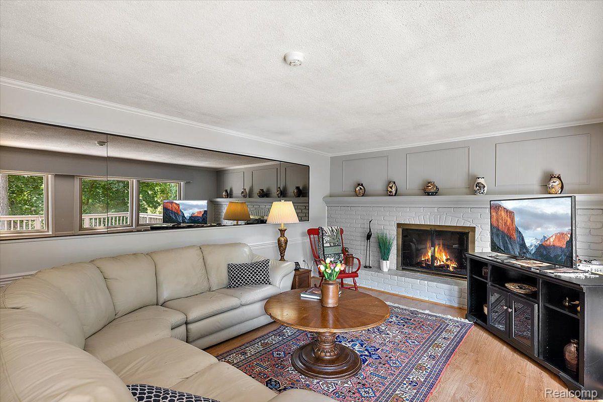 4363 SUNNINGDALE Drive