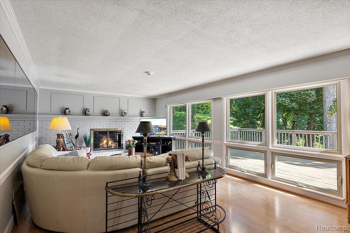 4363 SUNNINGDALE Drive