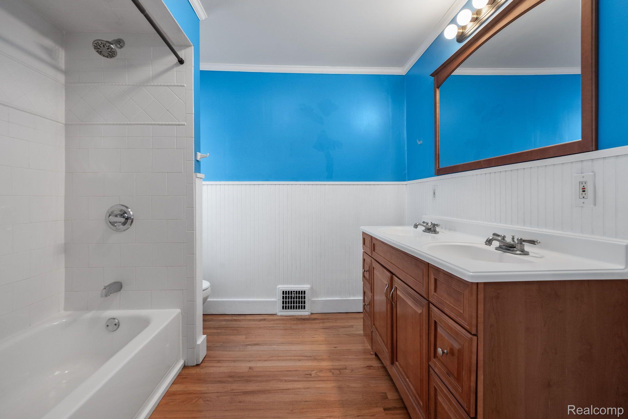 319 E LEWISTON Avenue