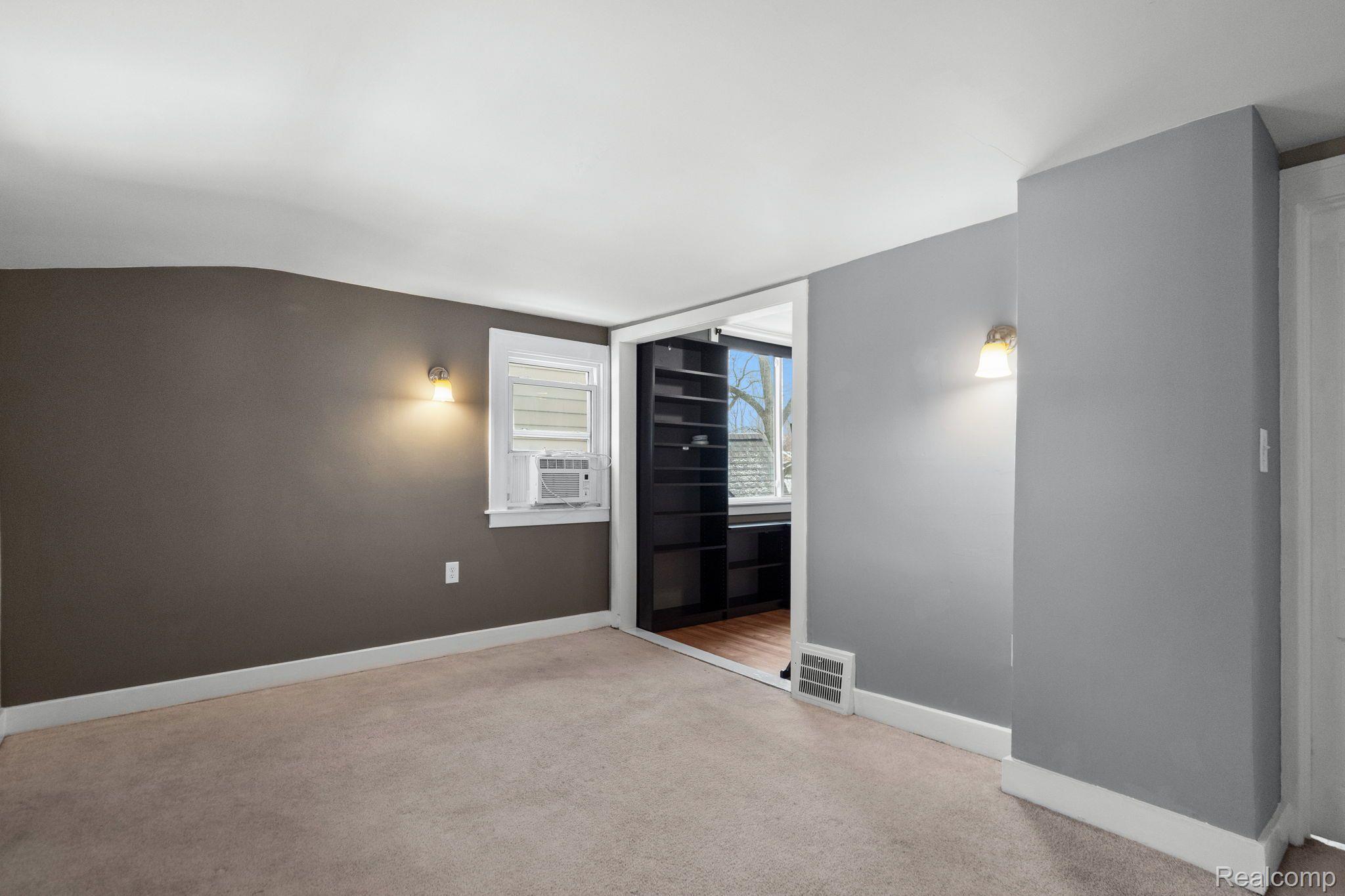 319 E LEWISTON Avenue