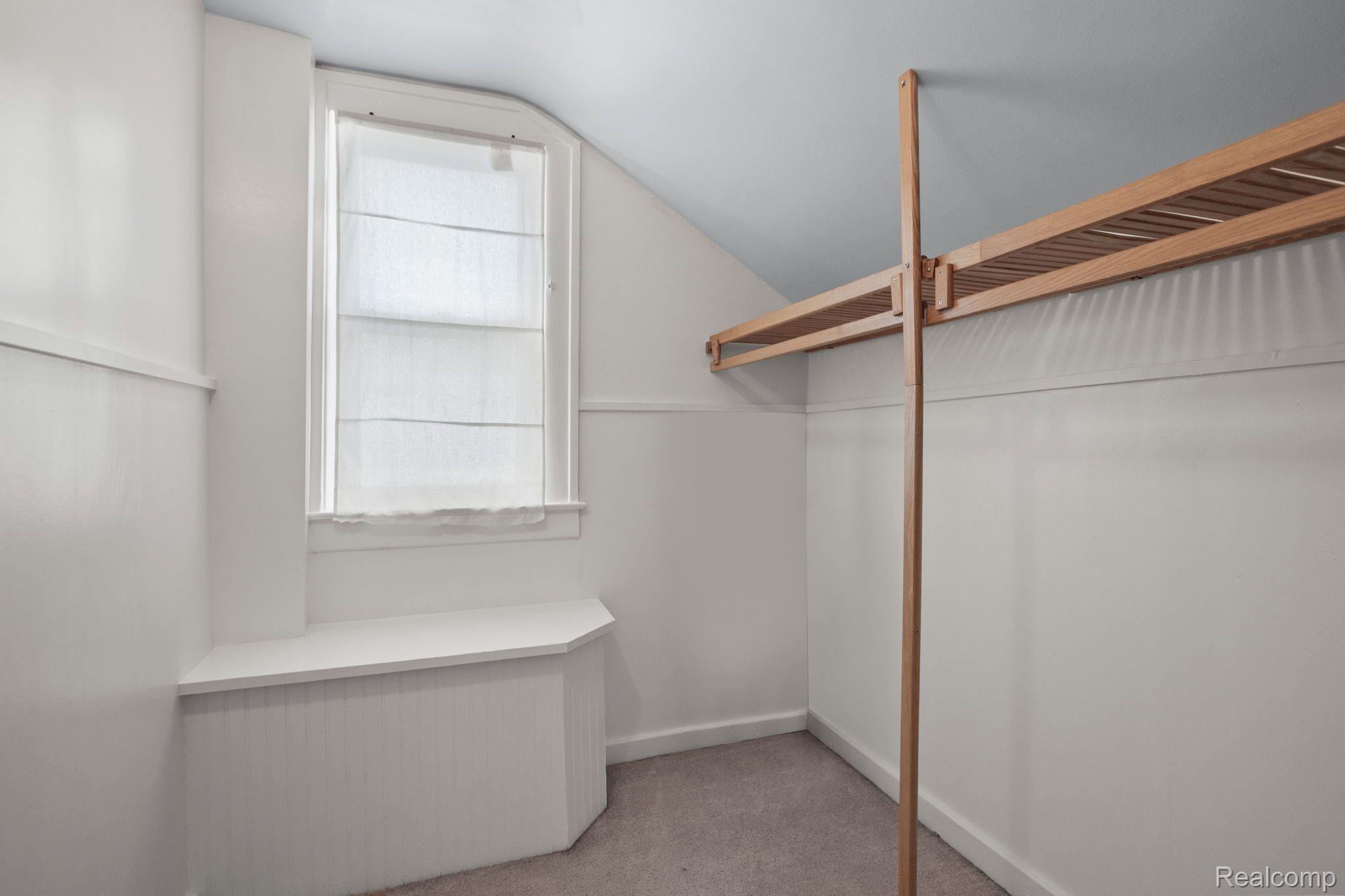 319 E LEWISTON Avenue