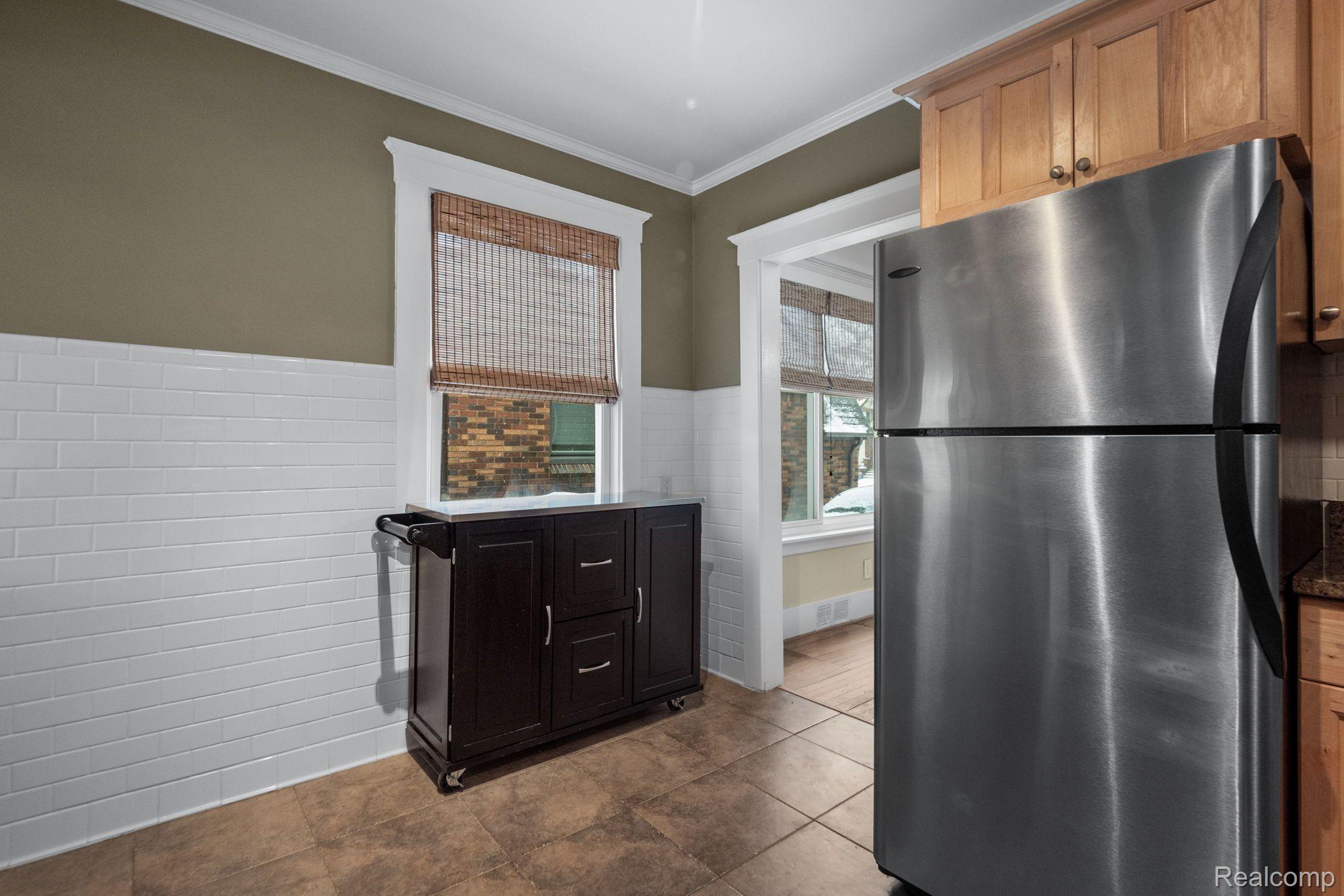 319 E LEWISTON Avenue