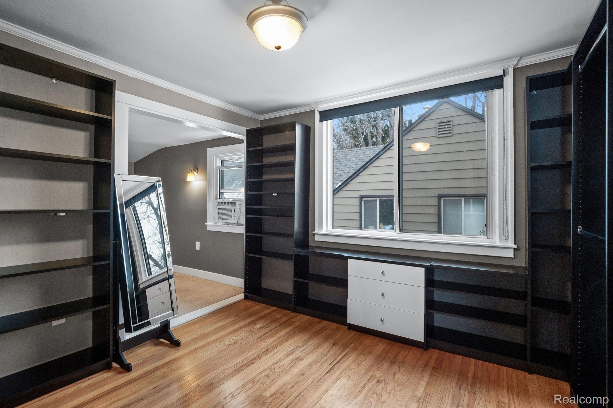 319 E LEWISTON Avenue