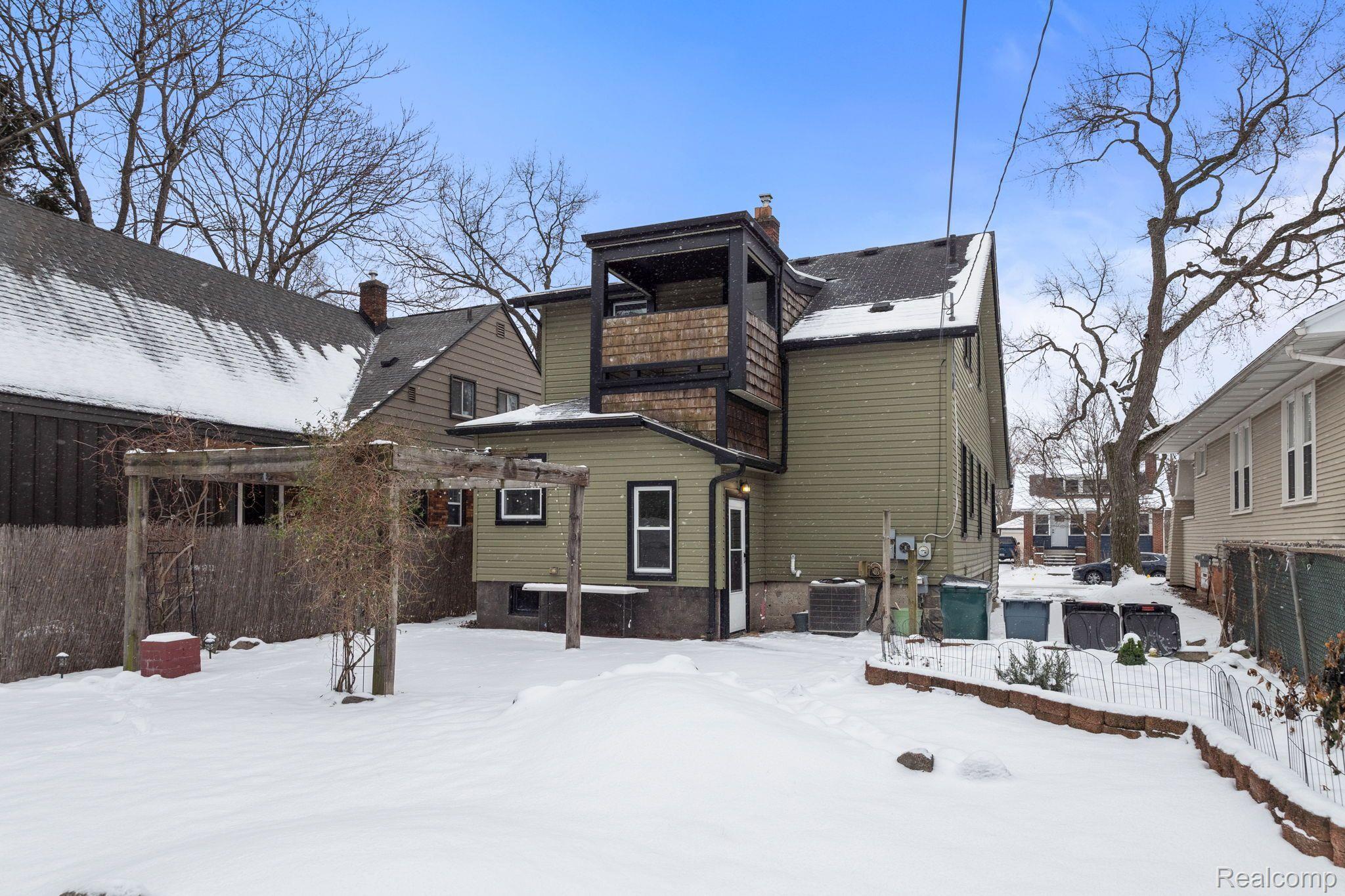 319 E LEWISTON Avenue