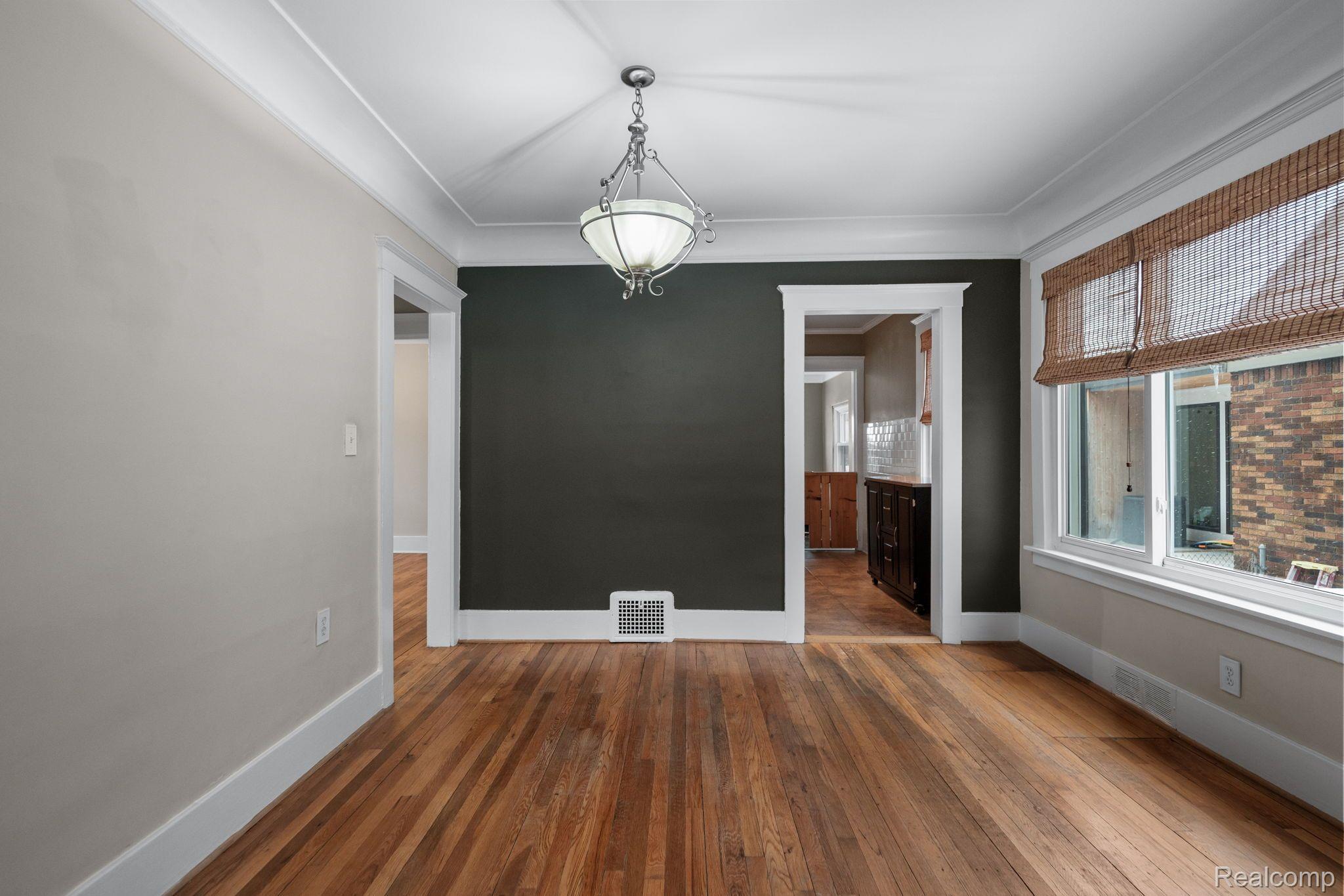 319 E LEWISTON Avenue