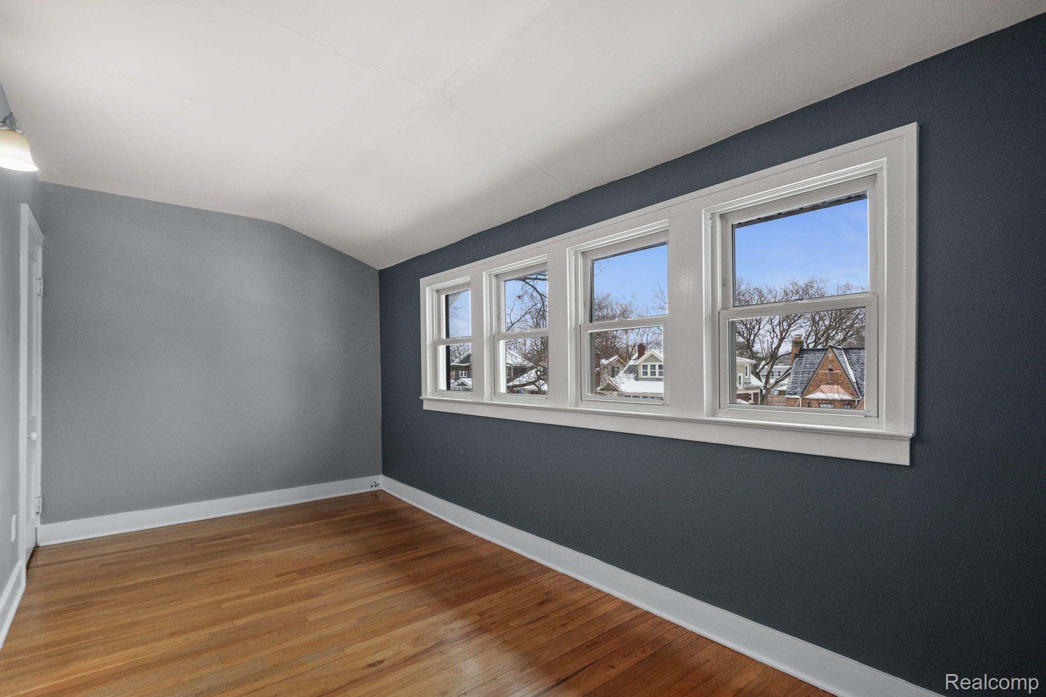 319 E LEWISTON Avenue