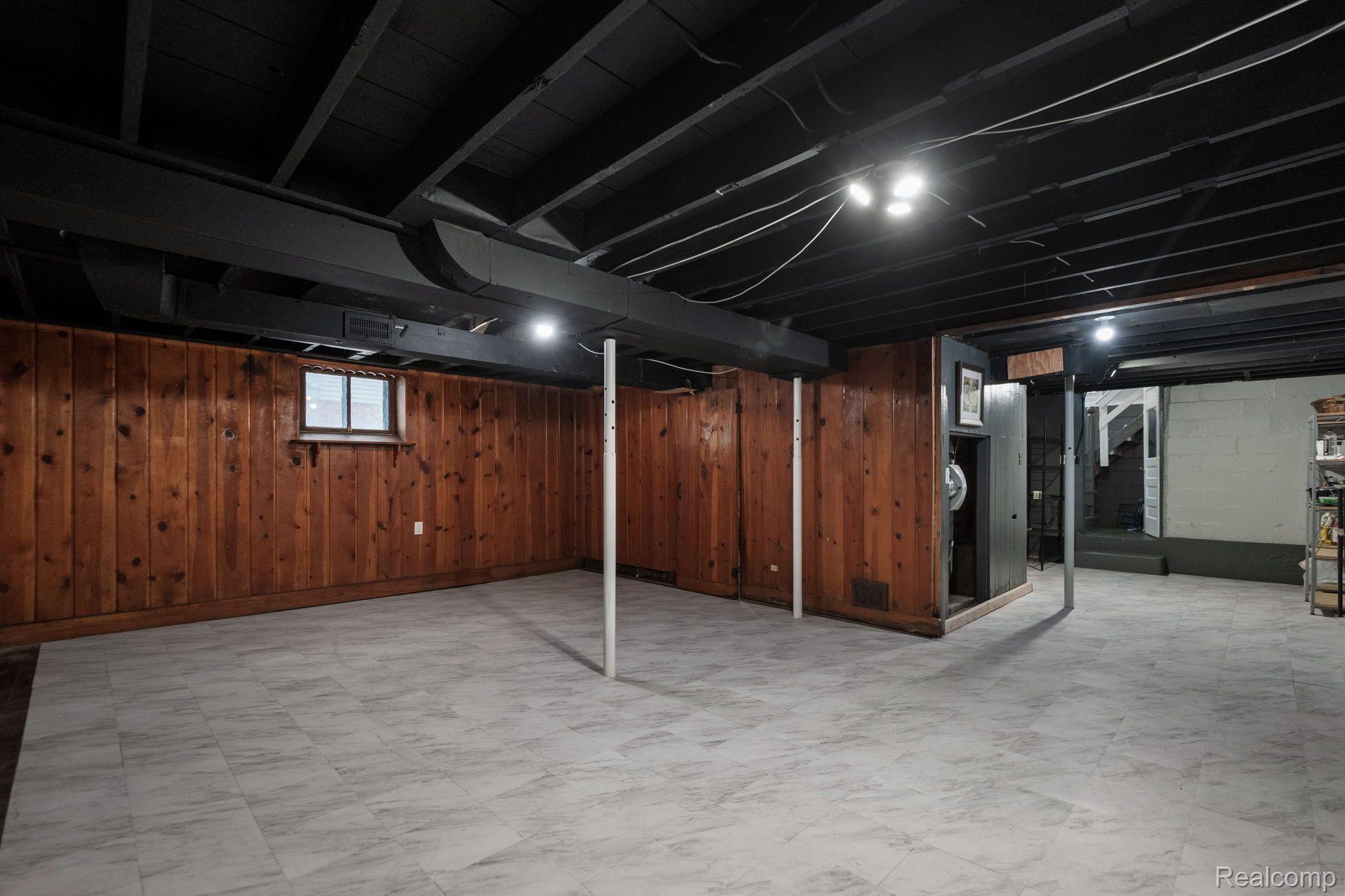 319 E LEWISTON Avenue