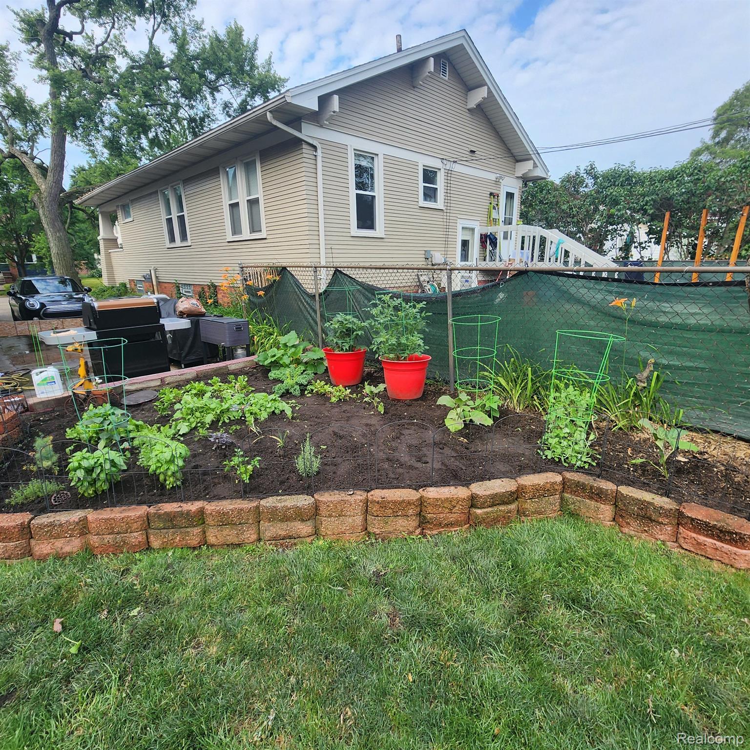 319 E LEWISTON Avenue