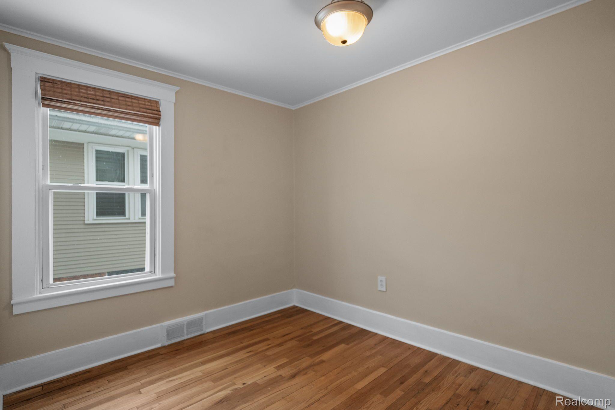 319 E LEWISTON Avenue