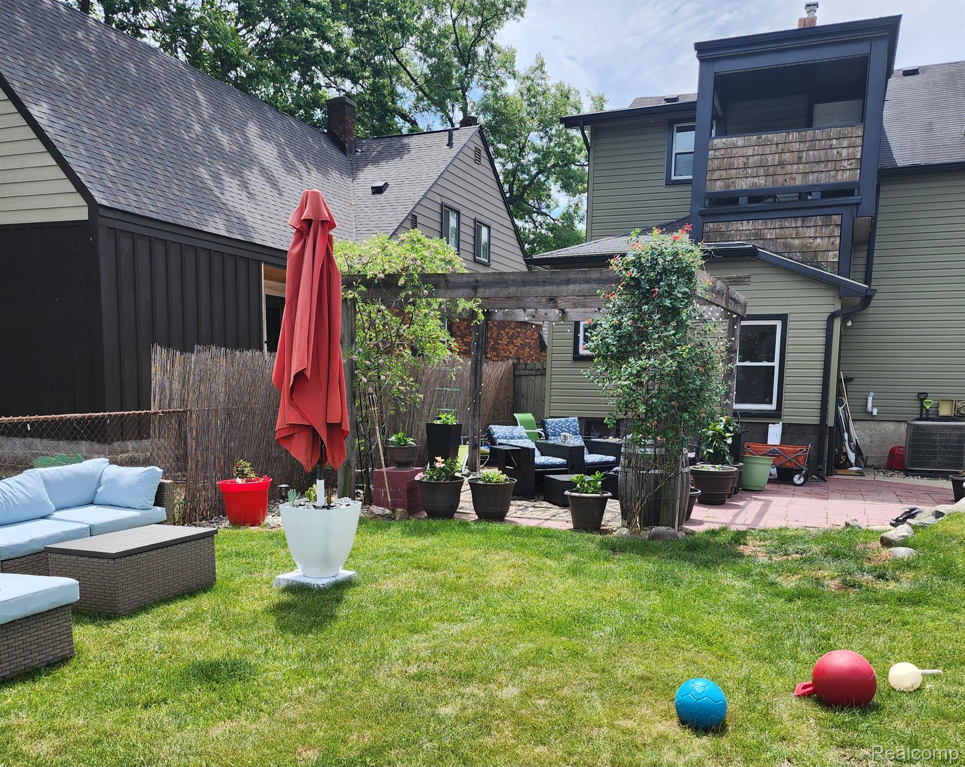 319 E LEWISTON Avenue