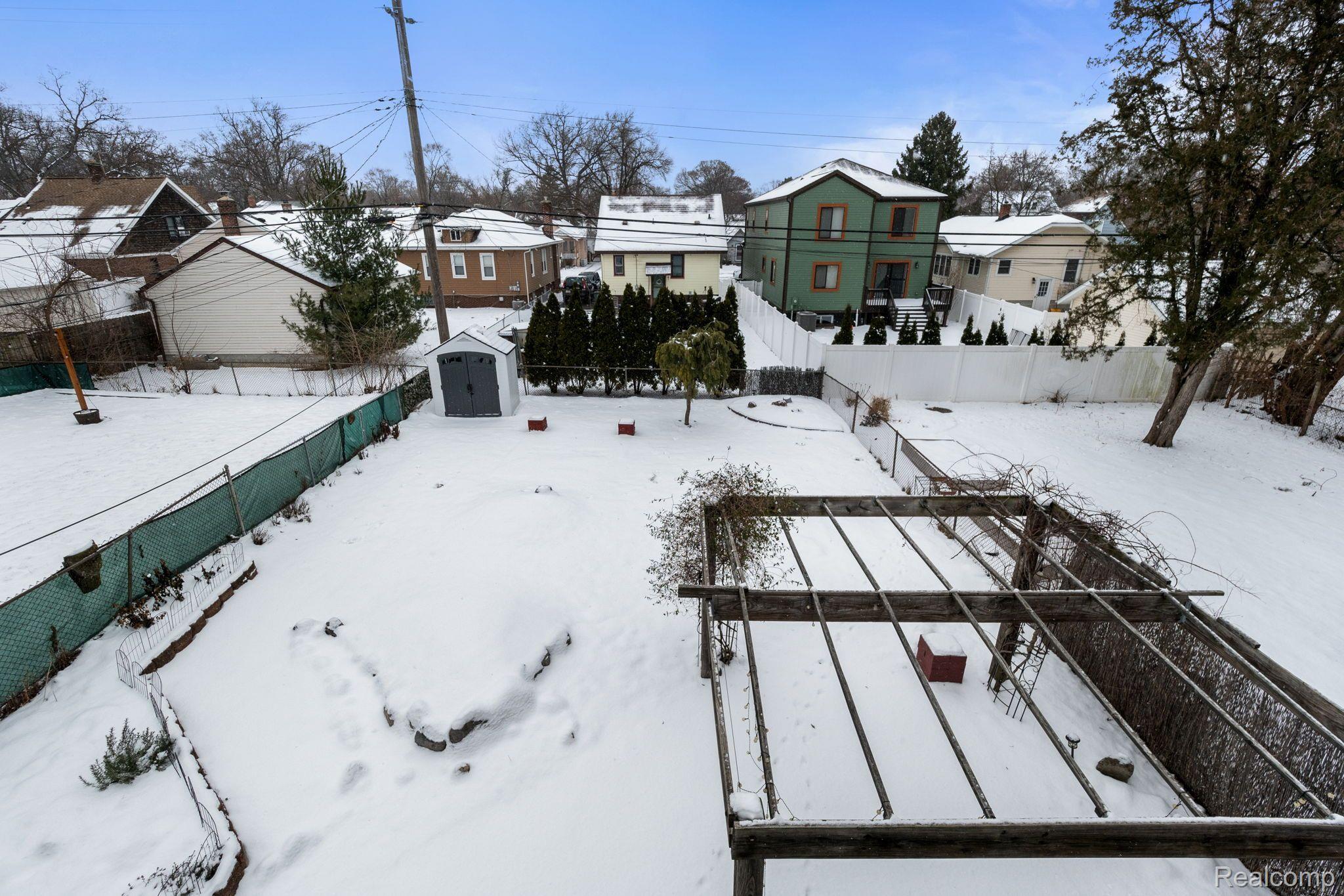 319 E LEWISTON Avenue