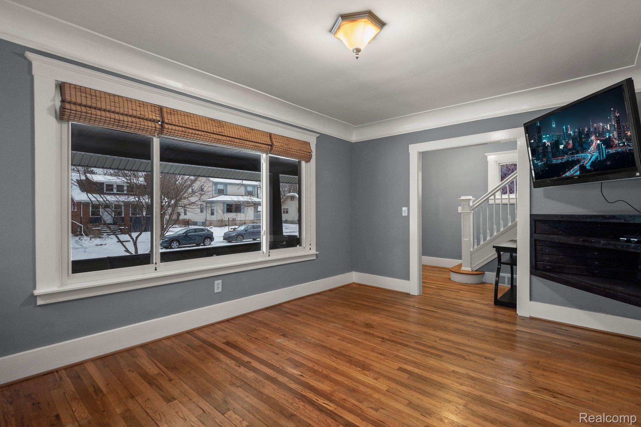 319 E LEWISTON Avenue