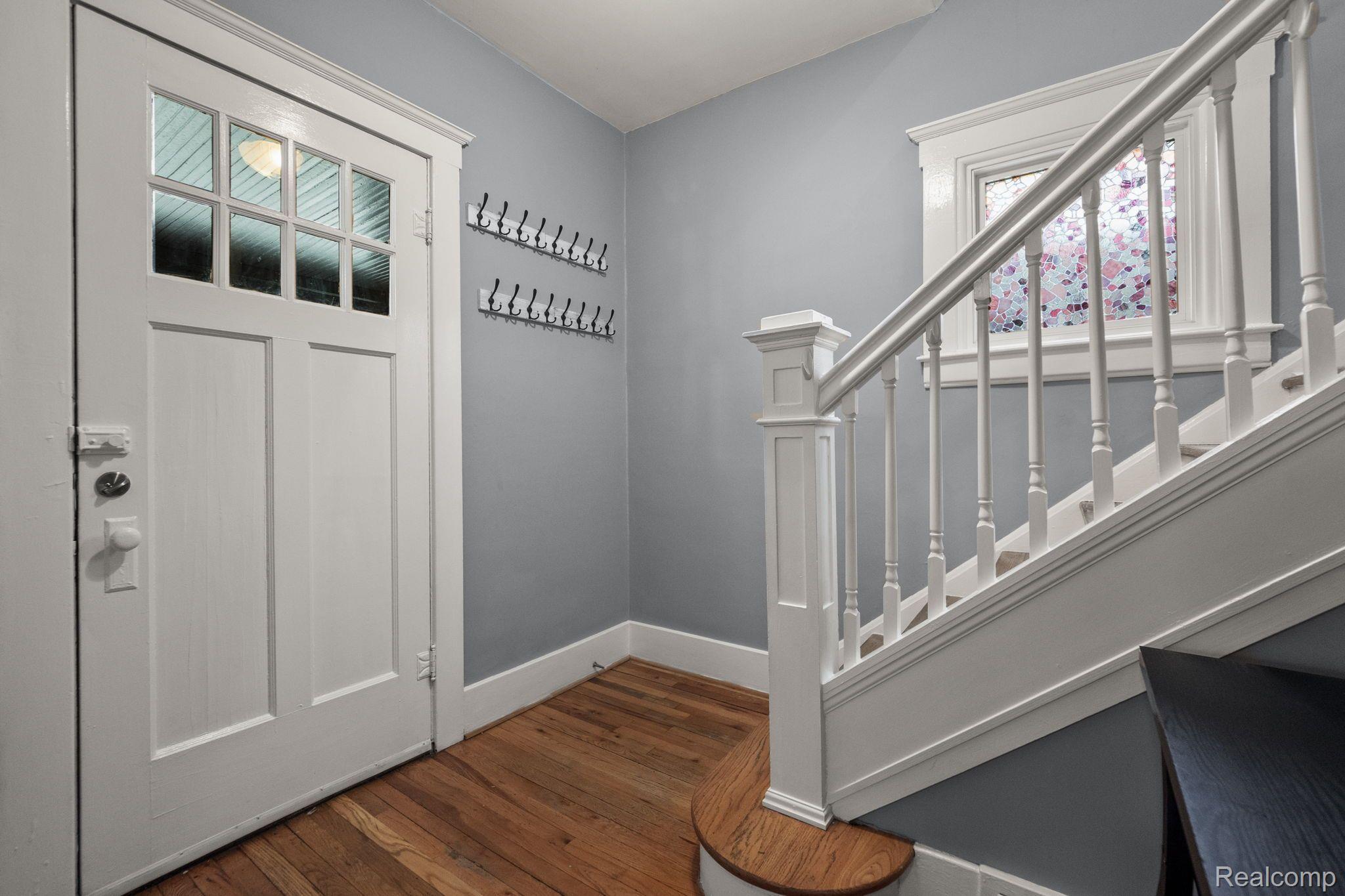 319 E LEWISTON Avenue