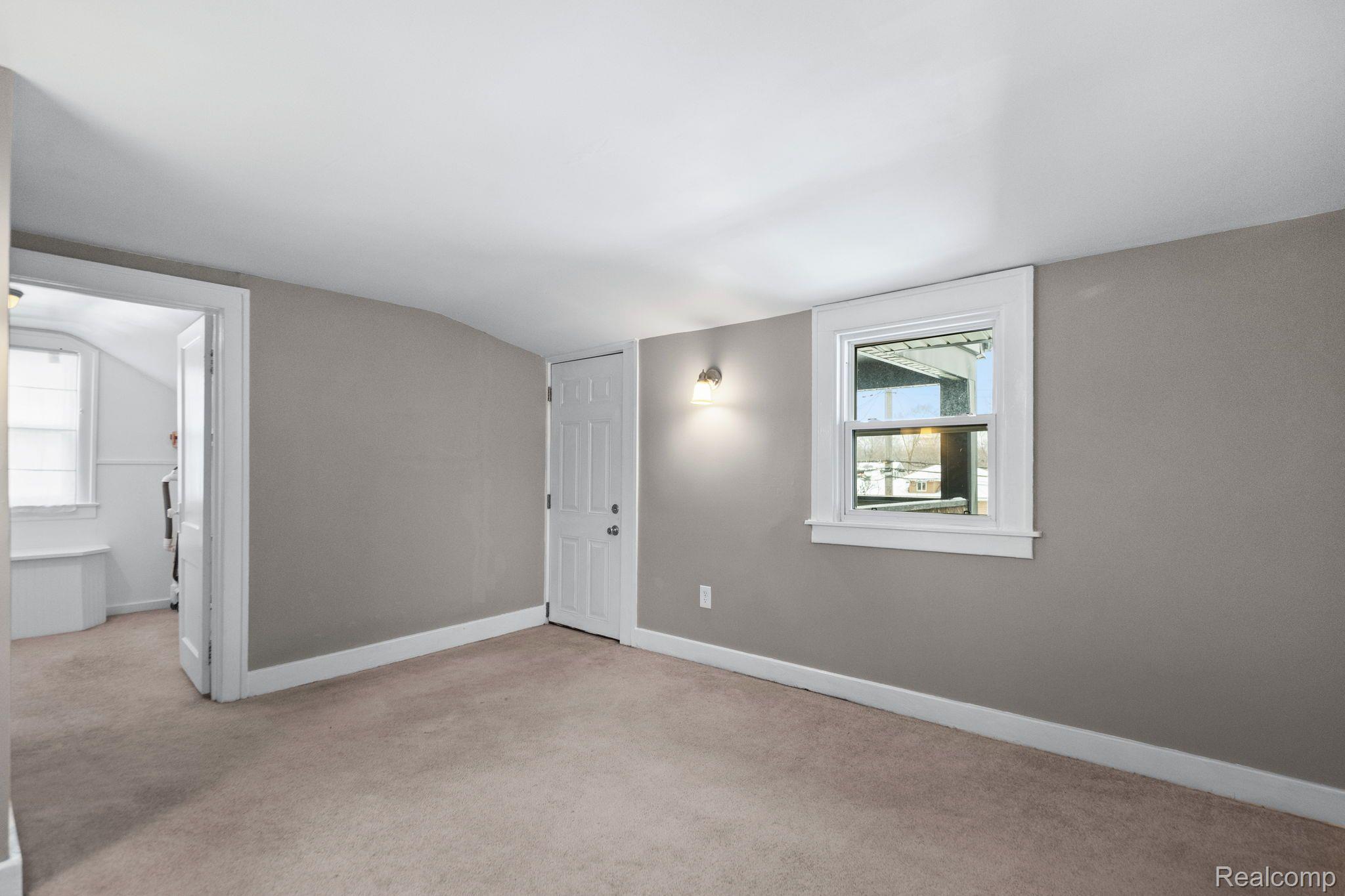 319 E LEWISTON Avenue