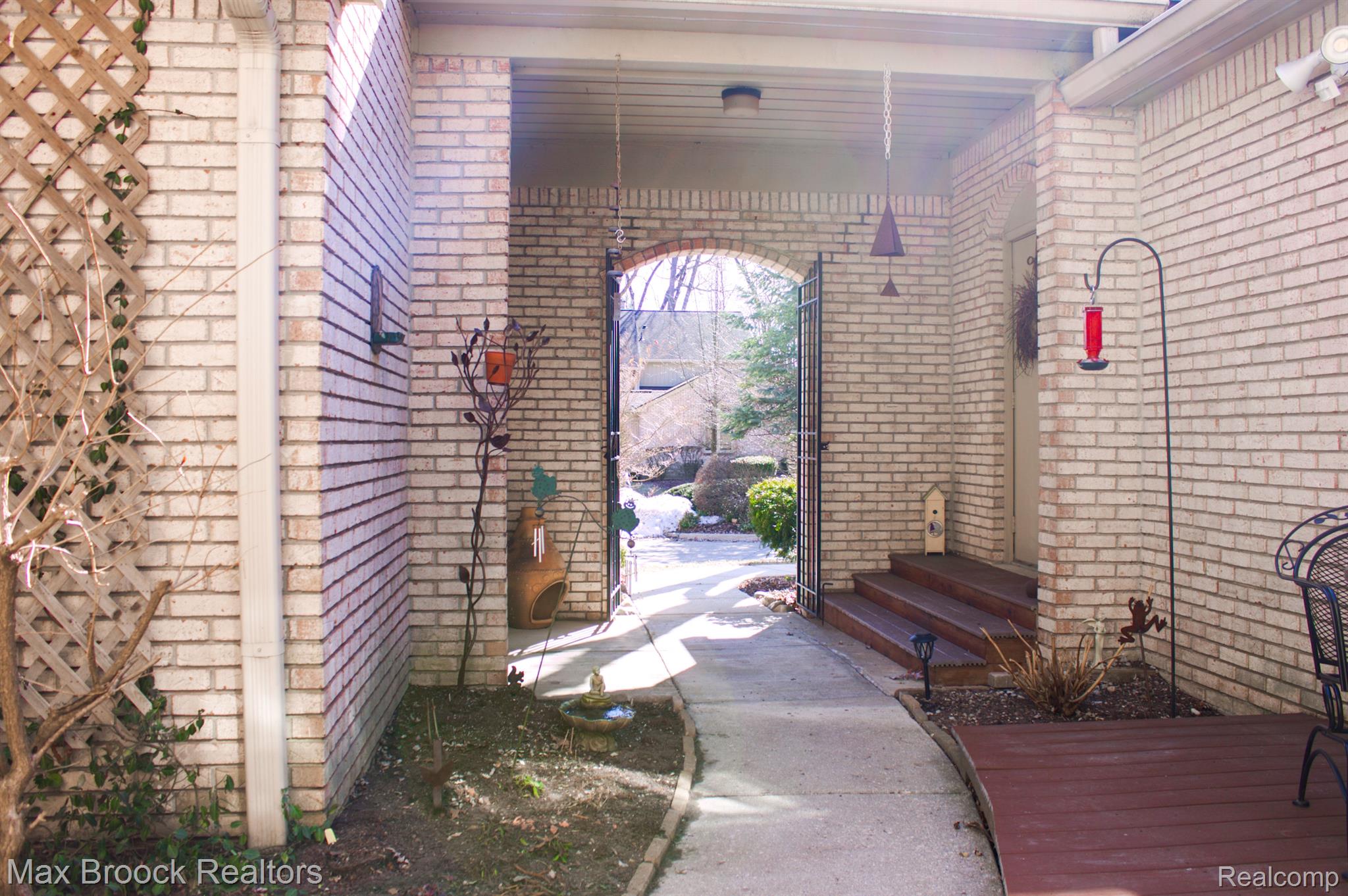 1173 GLENPOINTE Court