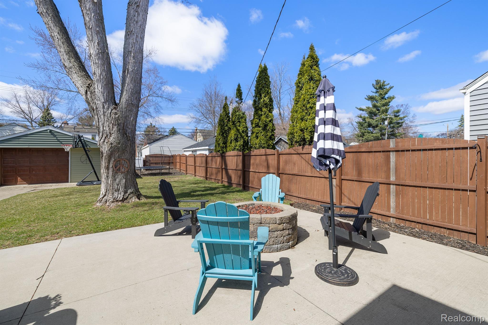 714 S Rembrandt Avenue