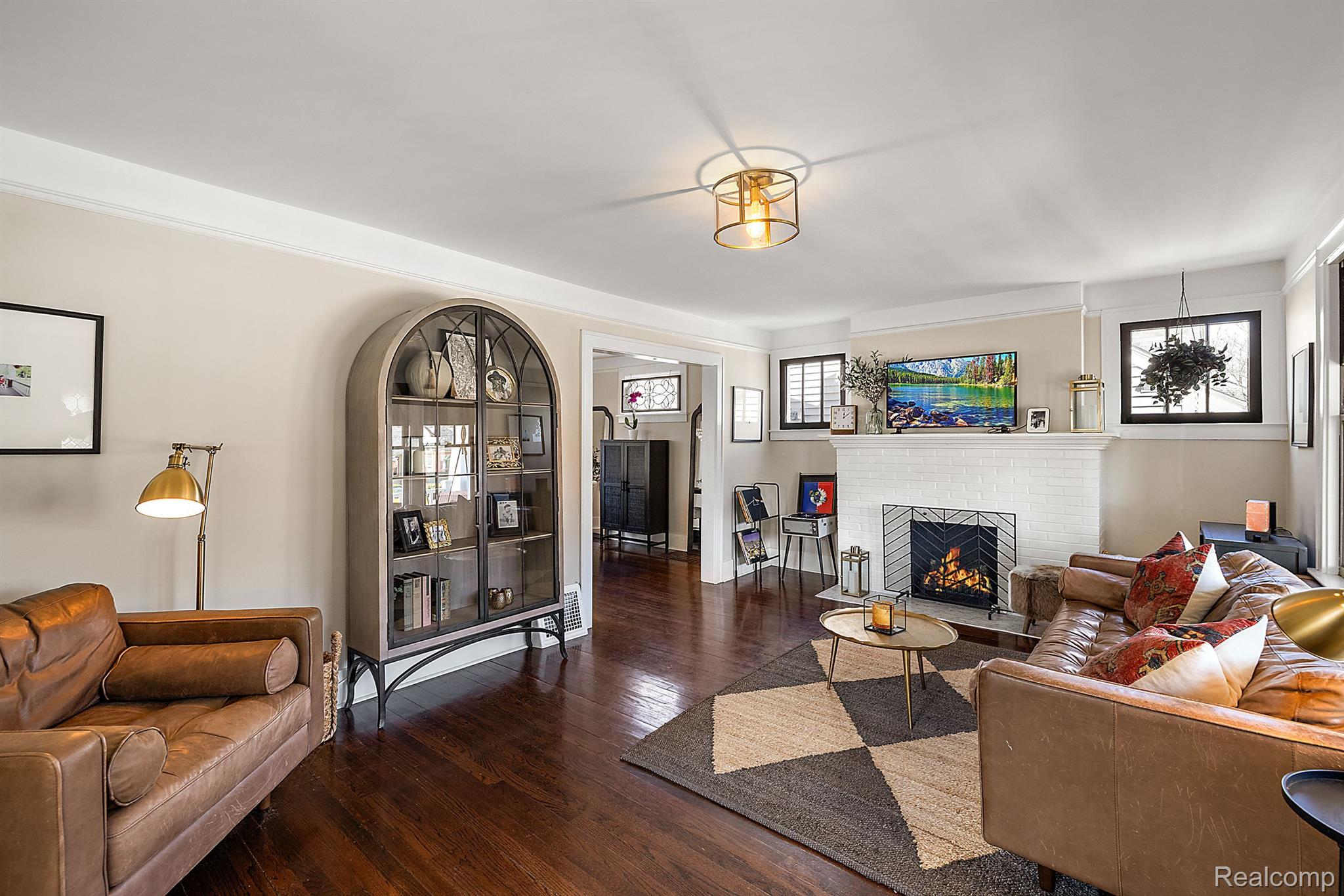 714 S Rembrandt Avenue