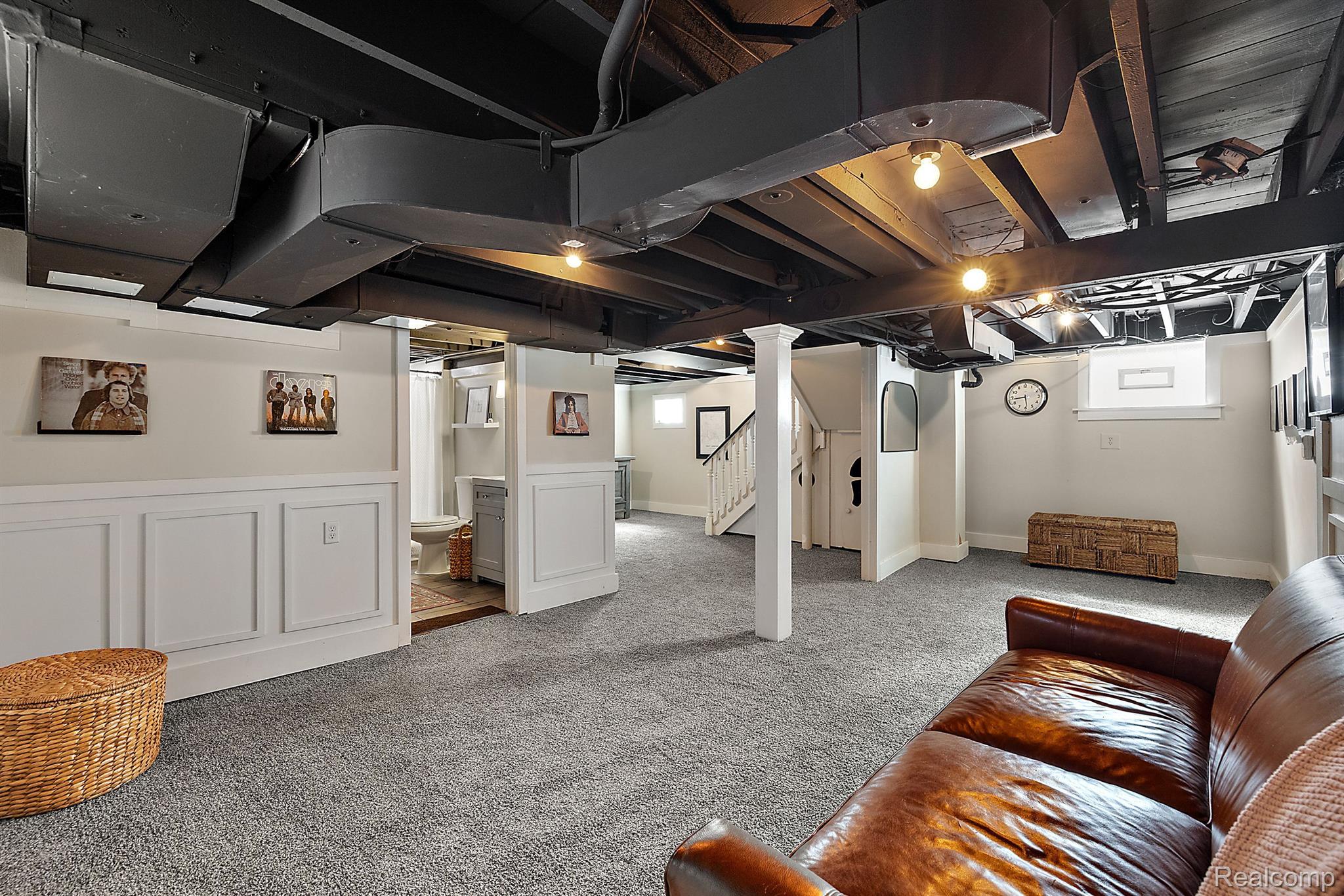 714 S Rembrandt Avenue