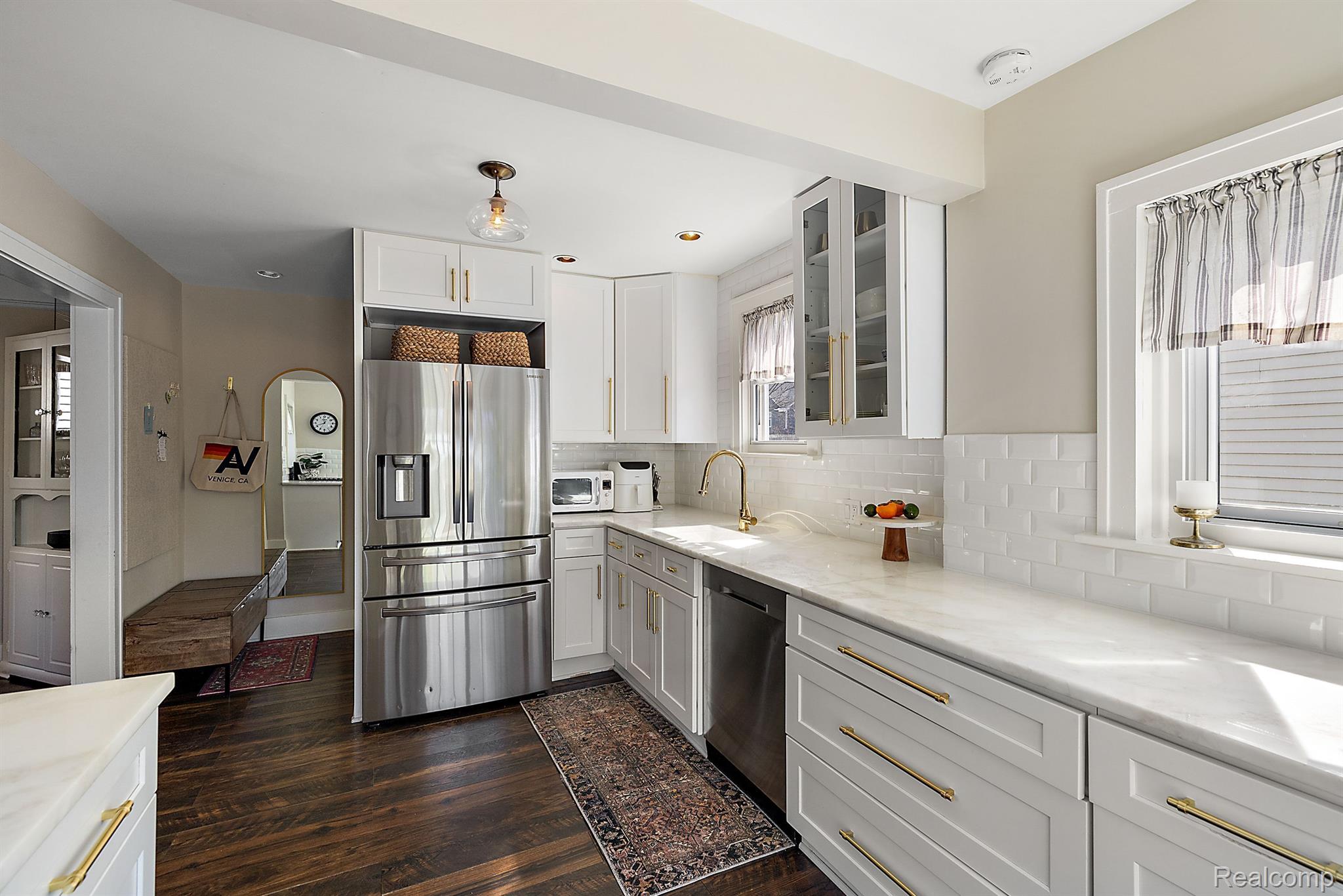 714 S Rembrandt Avenue