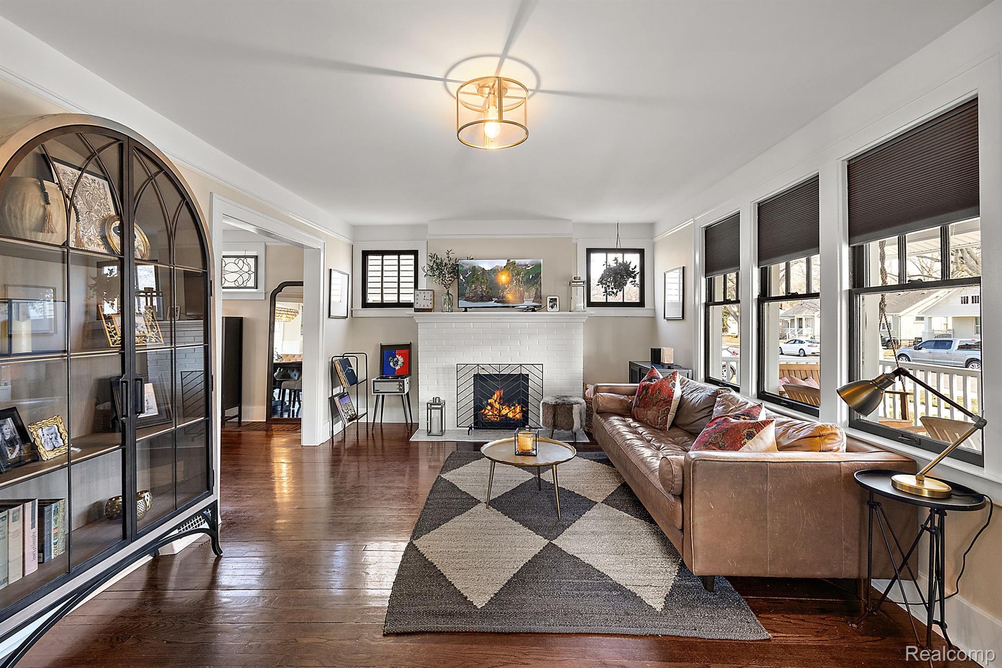 714 S Rembrandt Avenue