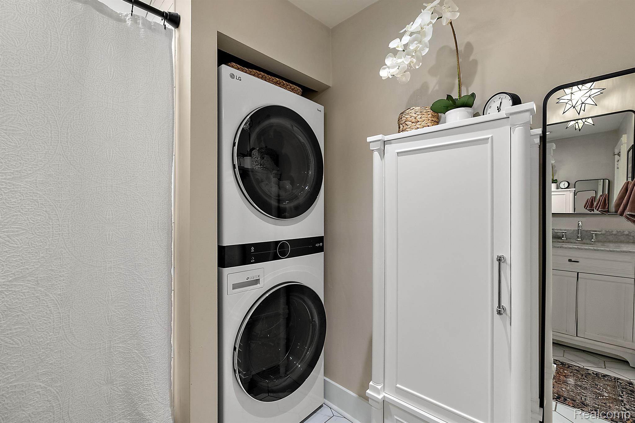 714 S Rembrandt Avenue