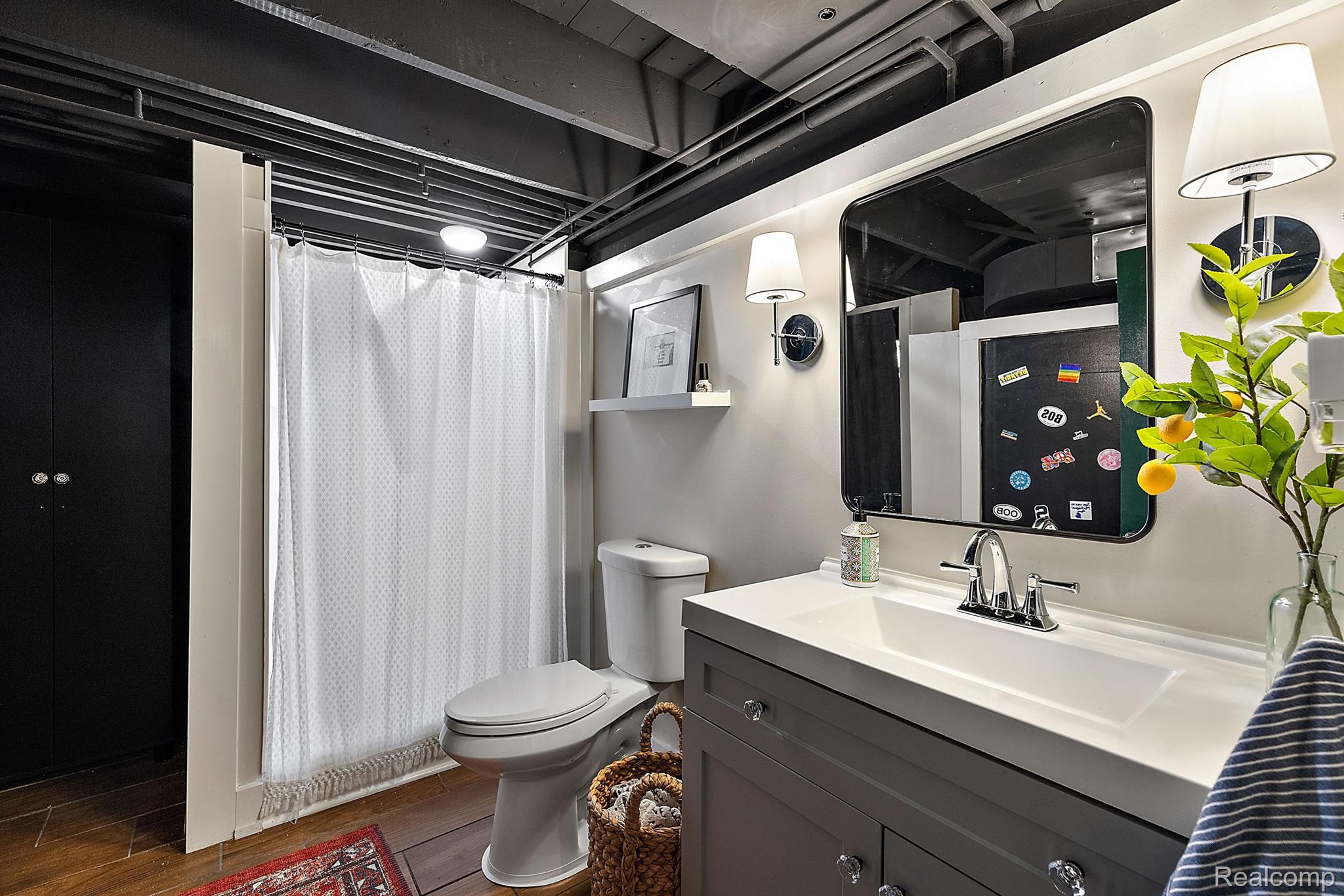 714 S Rembrandt Avenue