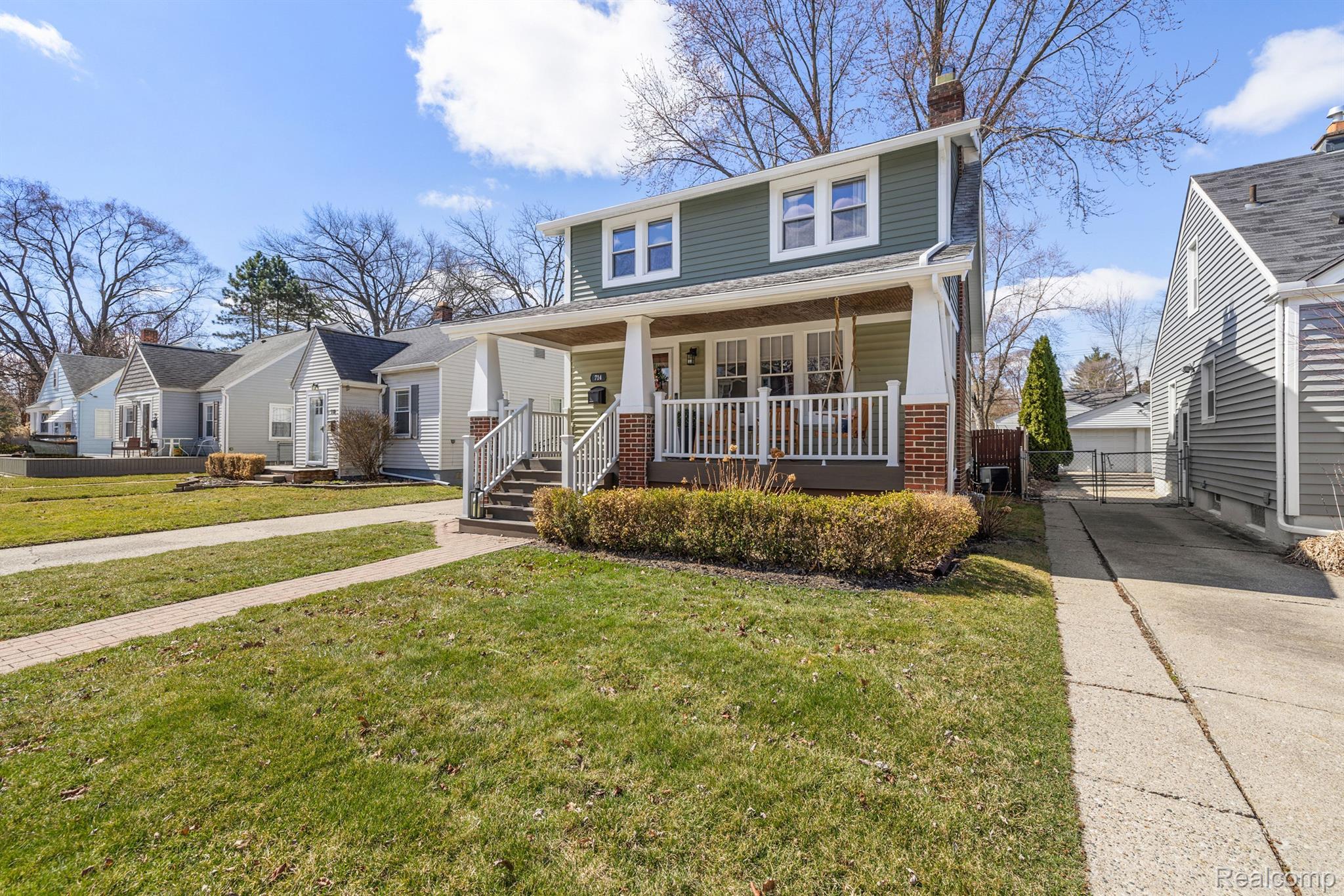 714 S Rembrandt Avenue