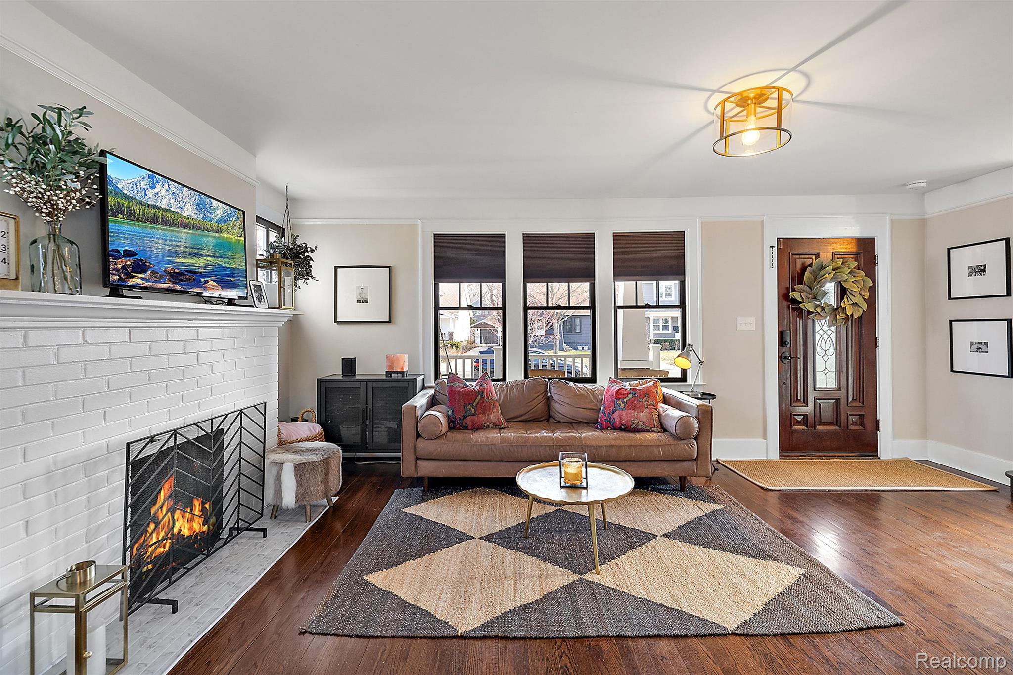 714 S Rembrandt Avenue