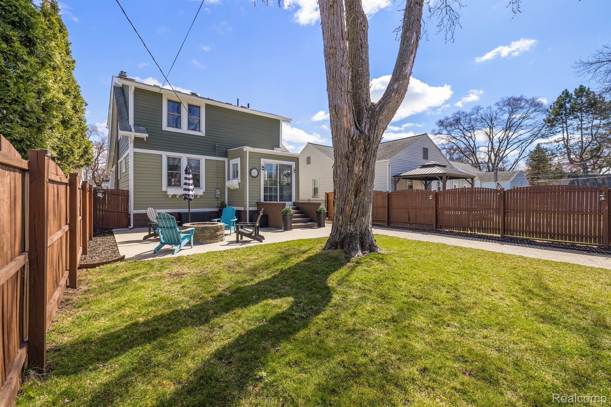 714 S Rembrandt Avenue