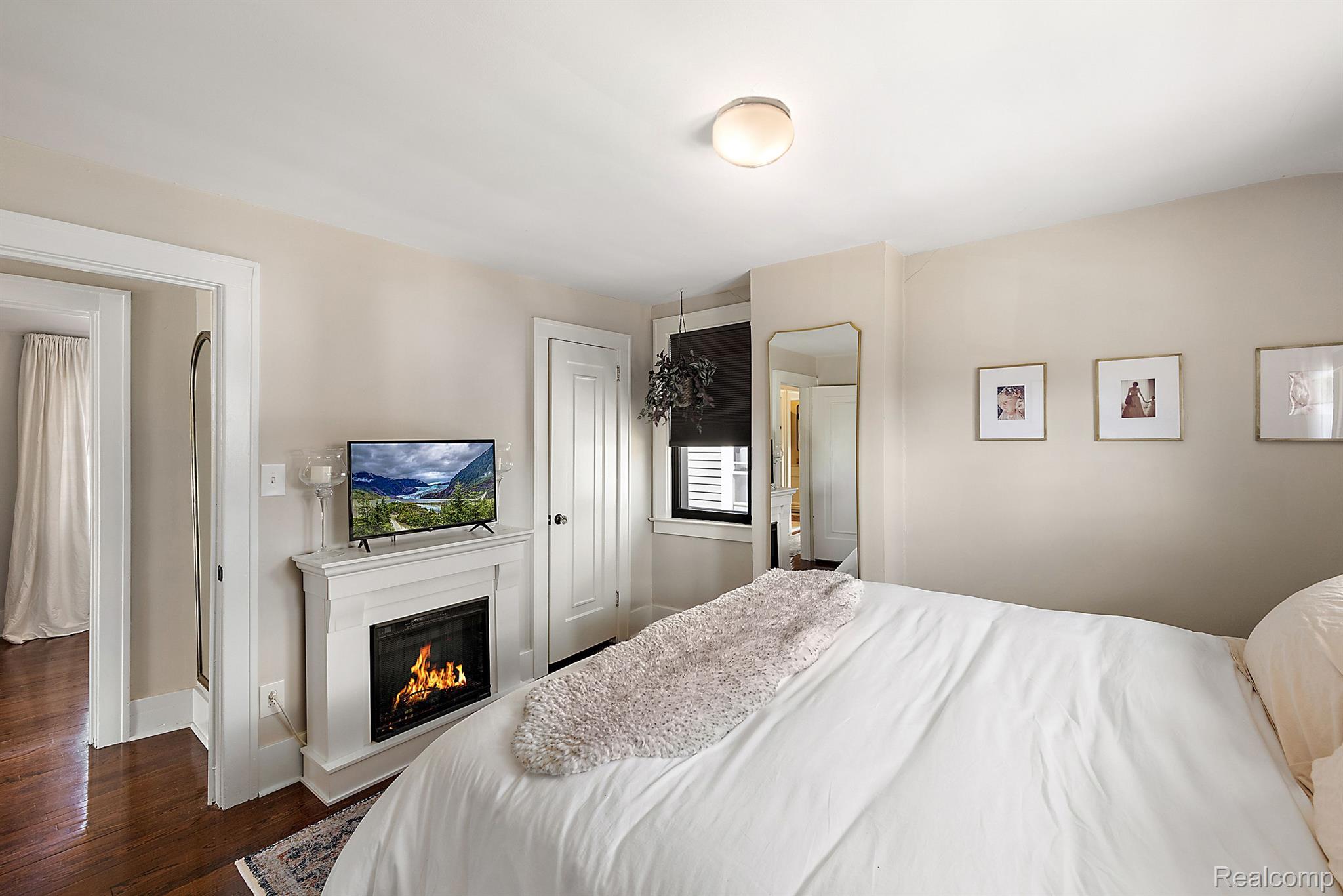 714 S Rembrandt Avenue