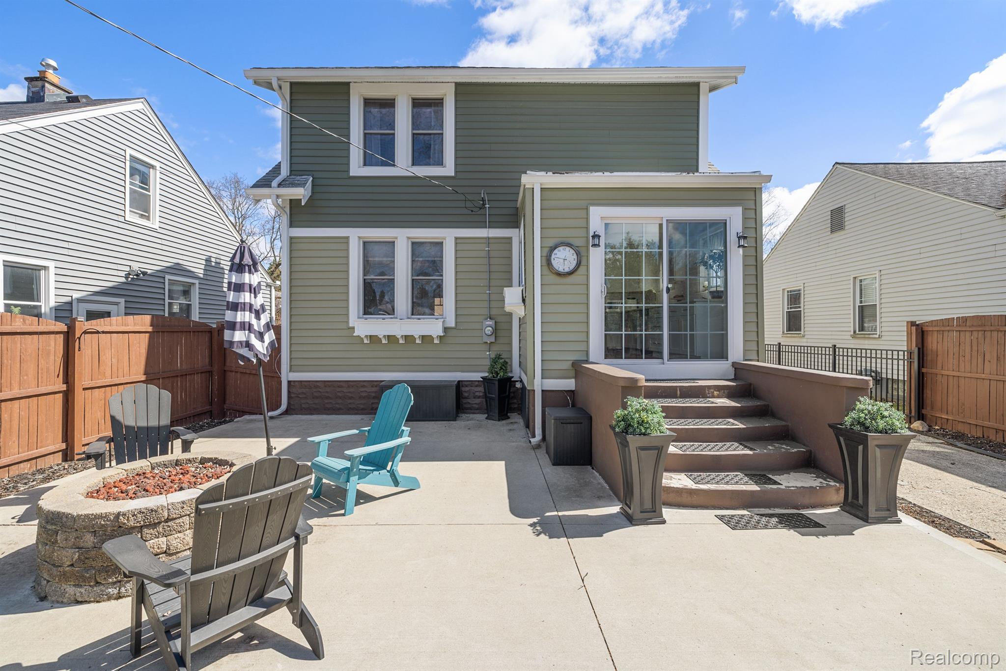 714 S Rembrandt Avenue