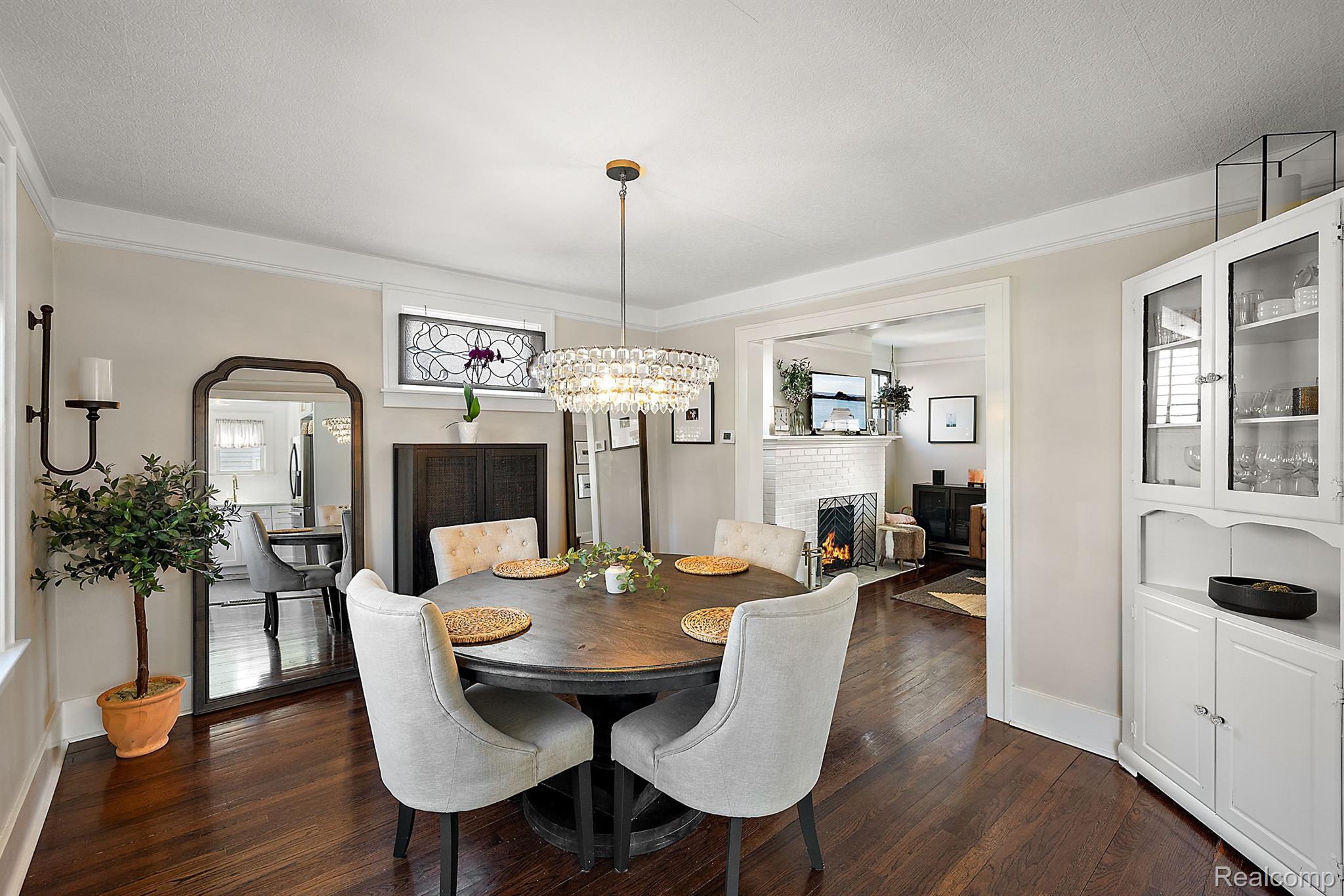 714 S Rembrandt Avenue