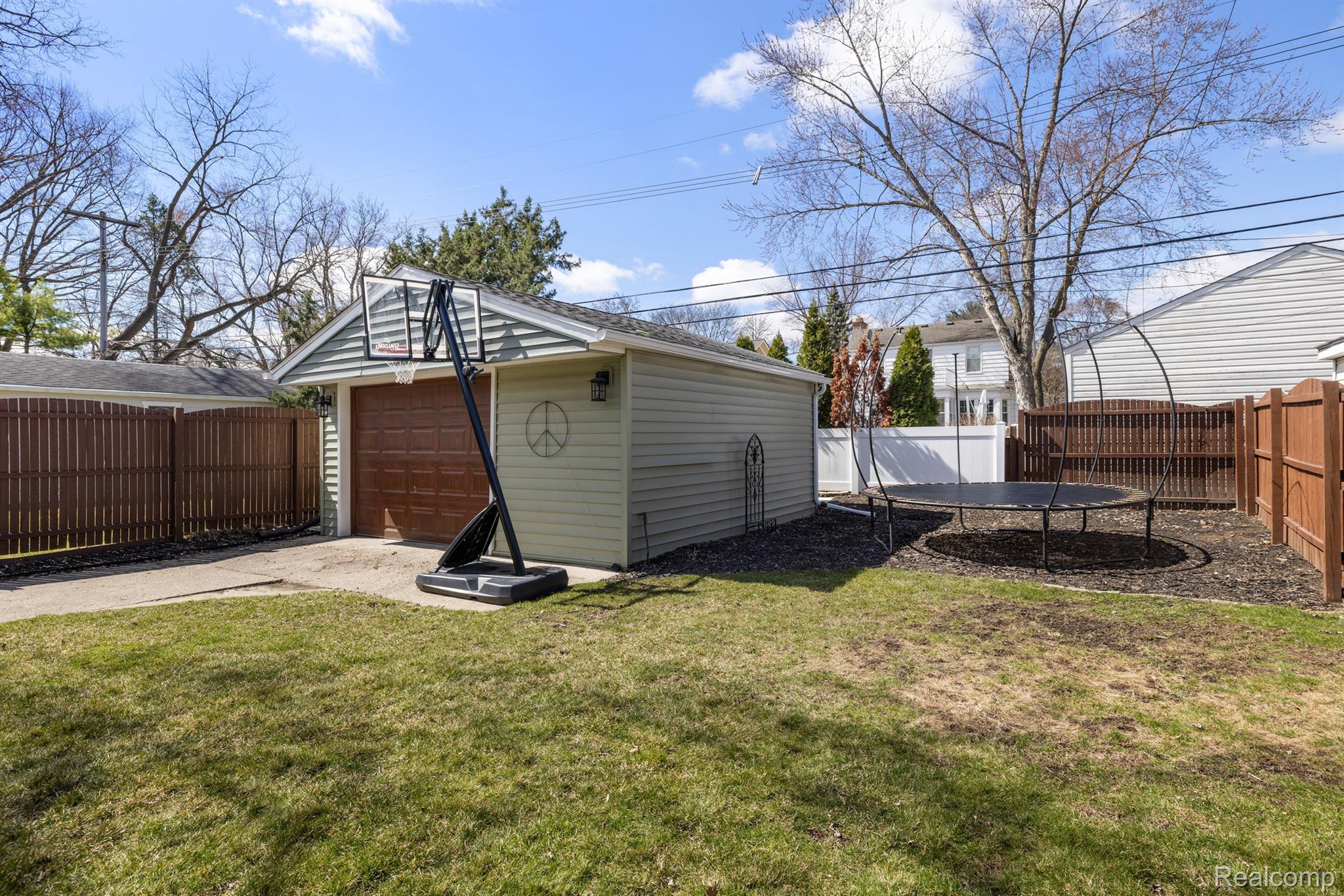 714 S Rembrandt Avenue