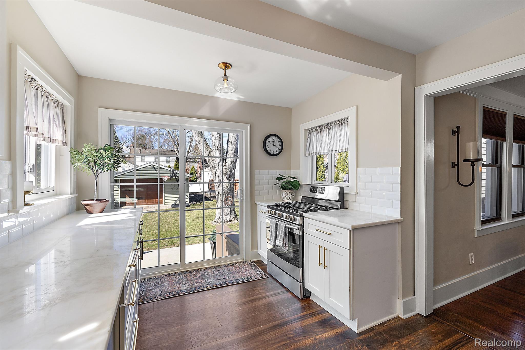 714 S Rembrandt Avenue