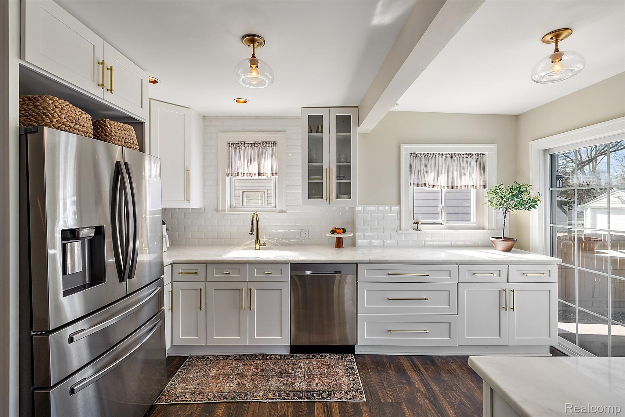 714 S Rembrandt Avenue