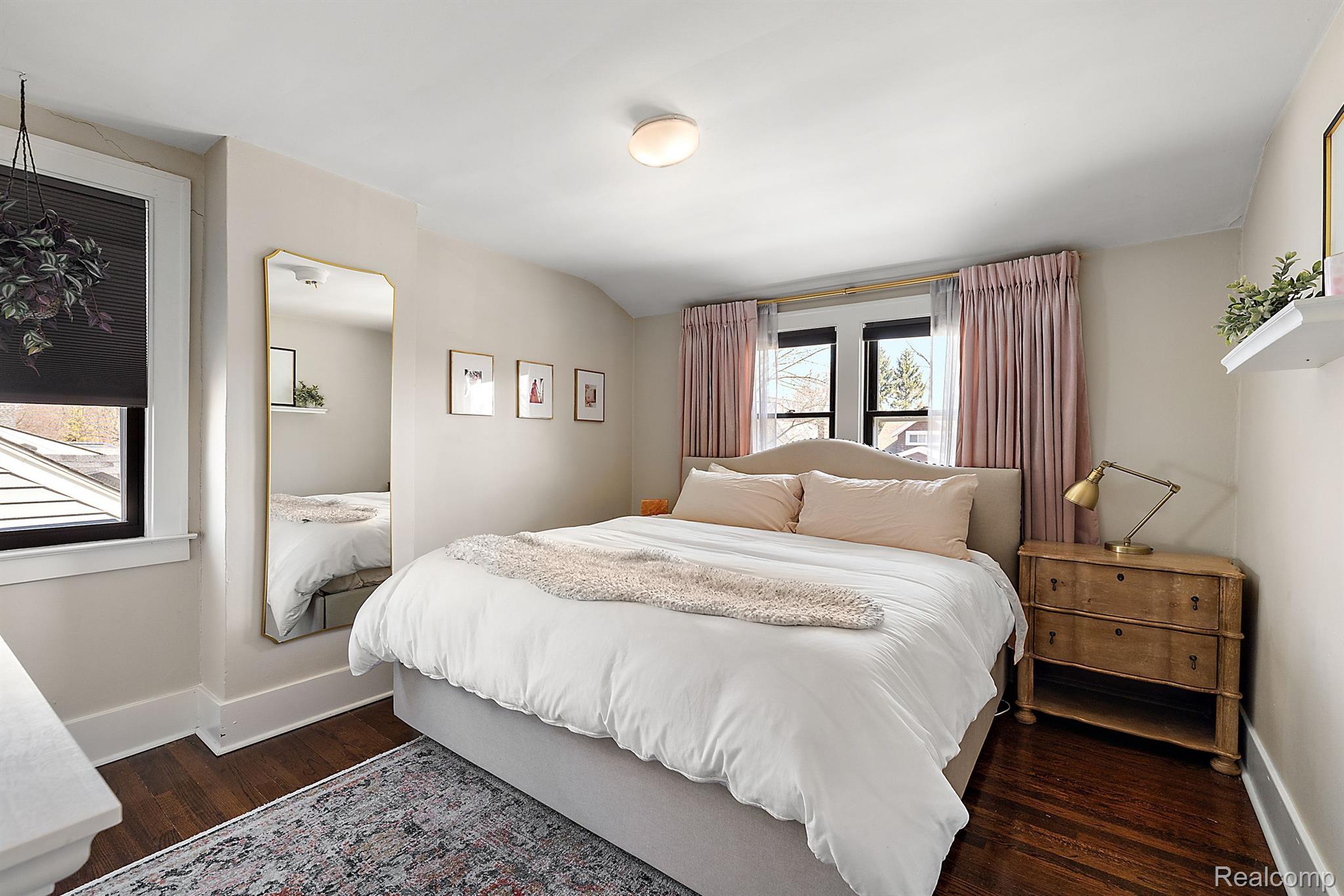 714 S Rembrandt Avenue