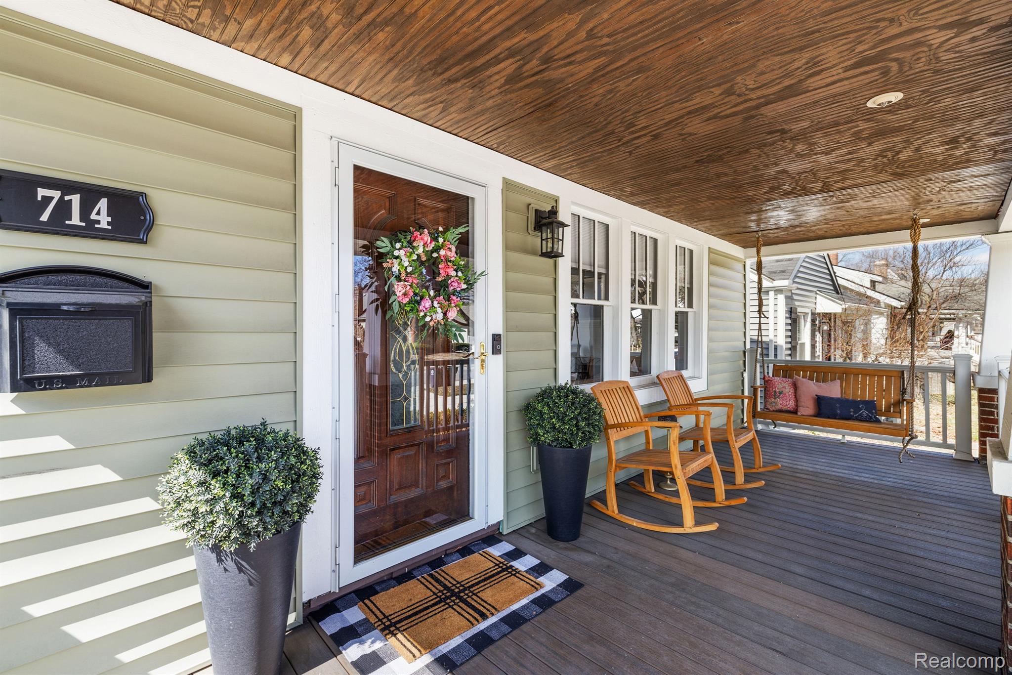 714 S Rembrandt Avenue