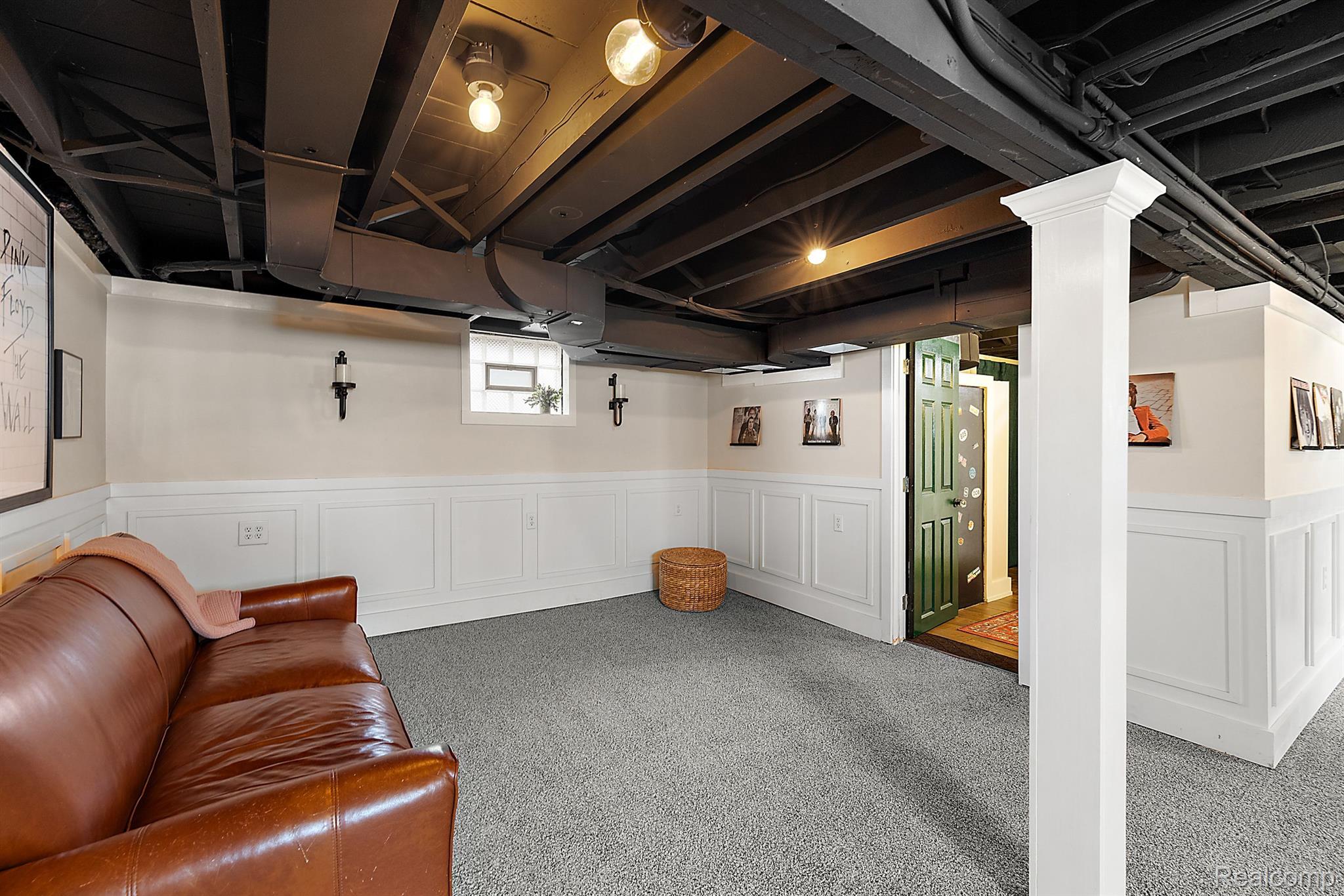 714 S Rembrandt Avenue