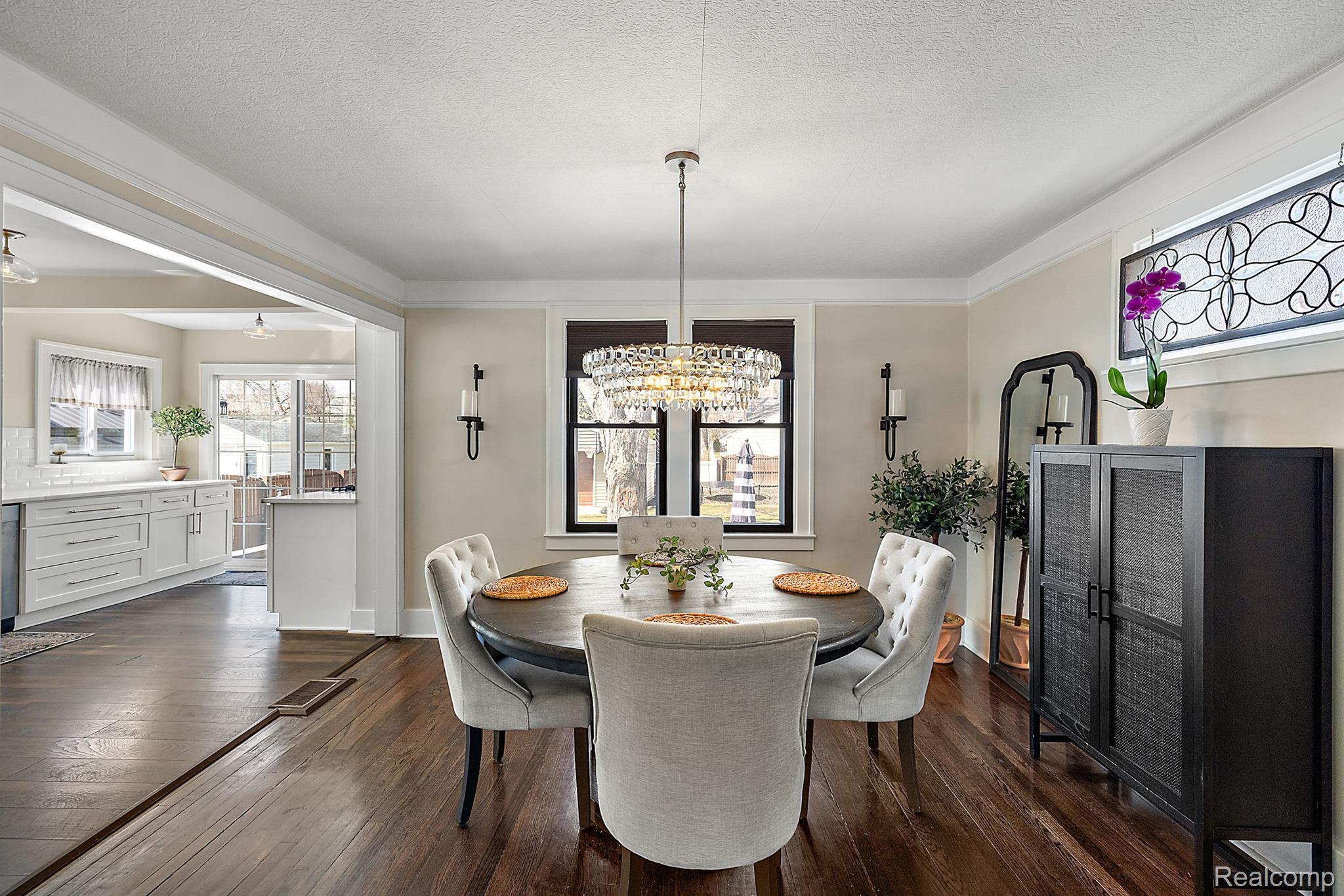 714 S Rembrandt Avenue