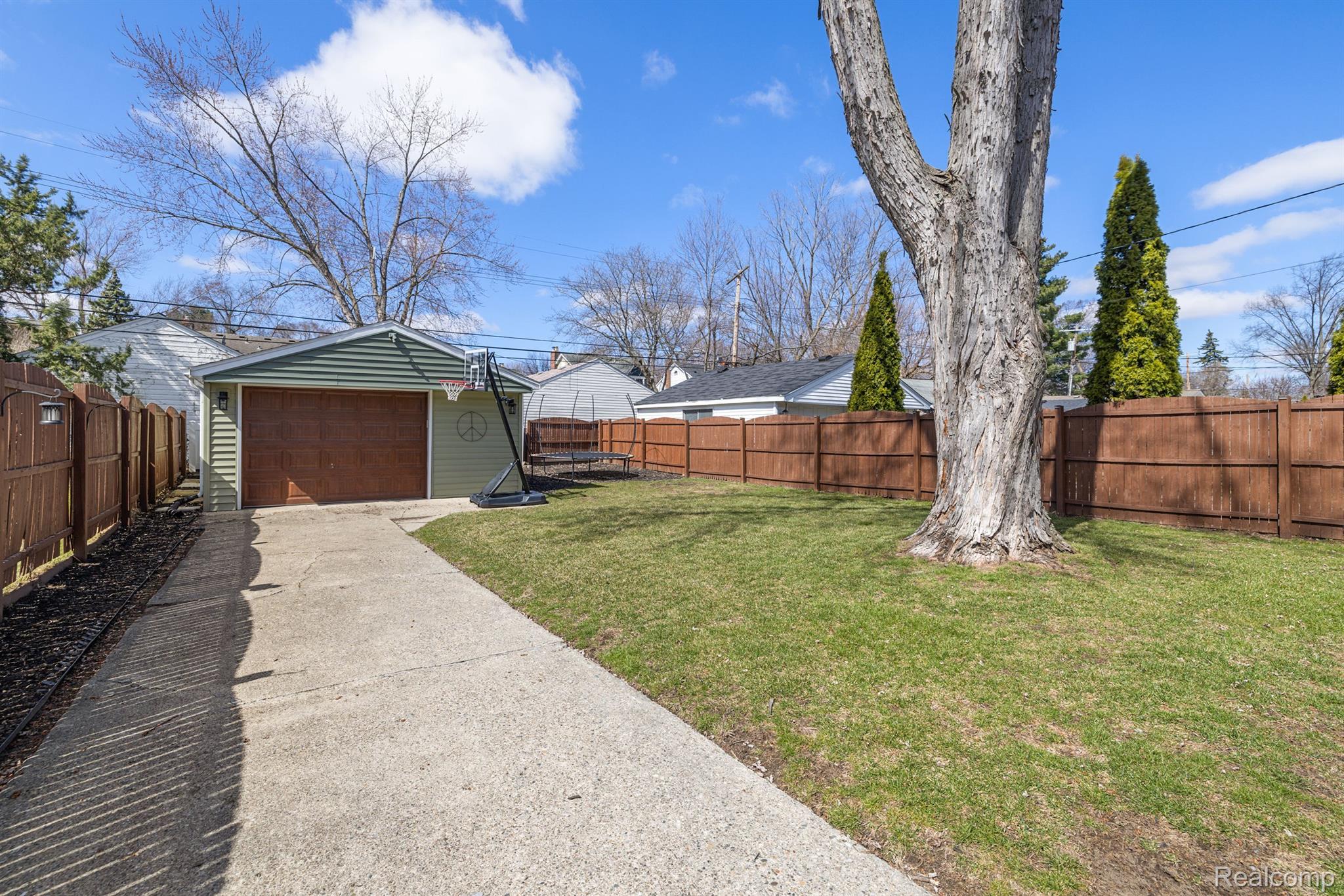 714 S Rembrandt Avenue