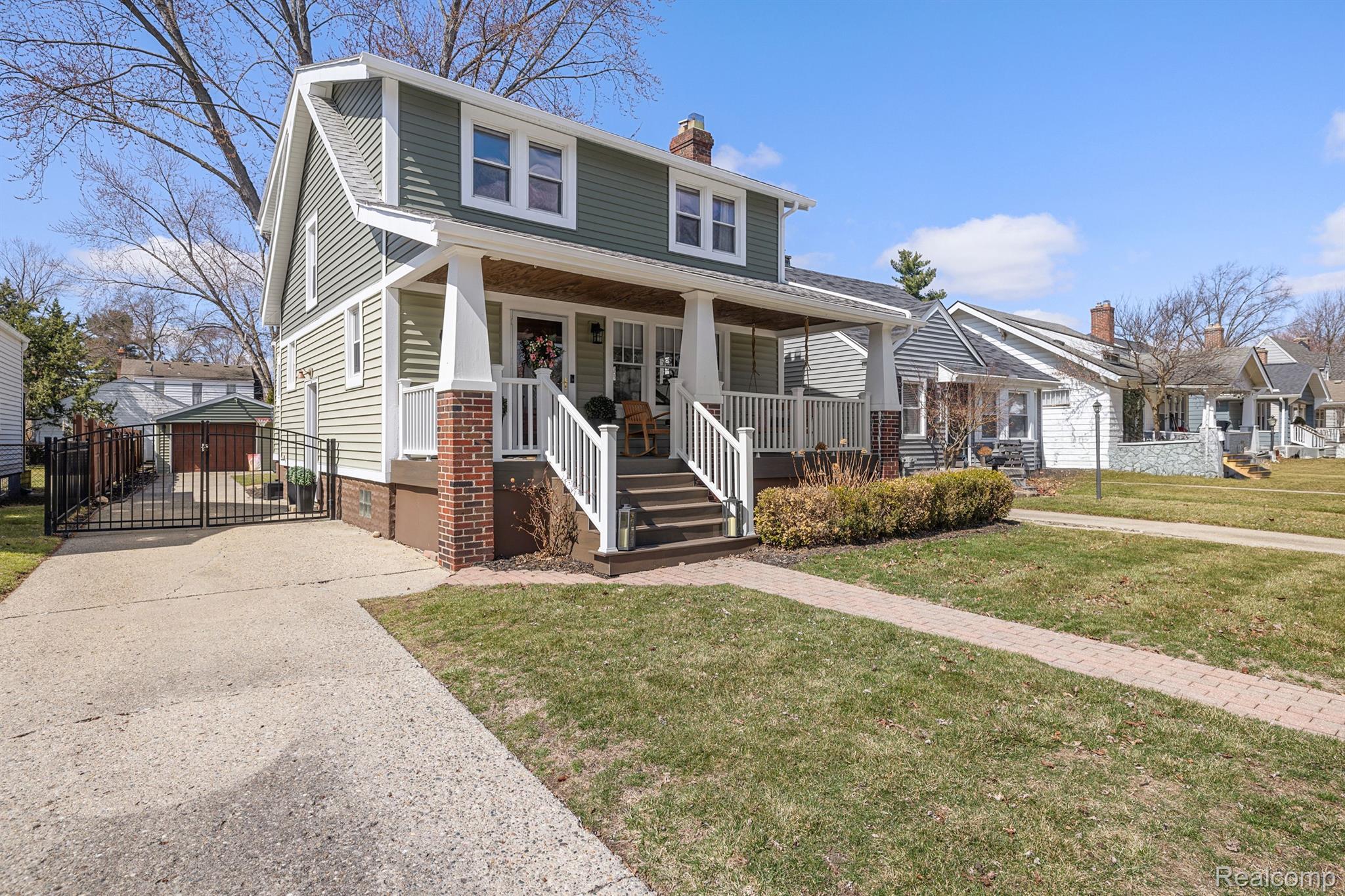 714 S Rembrandt Avenue