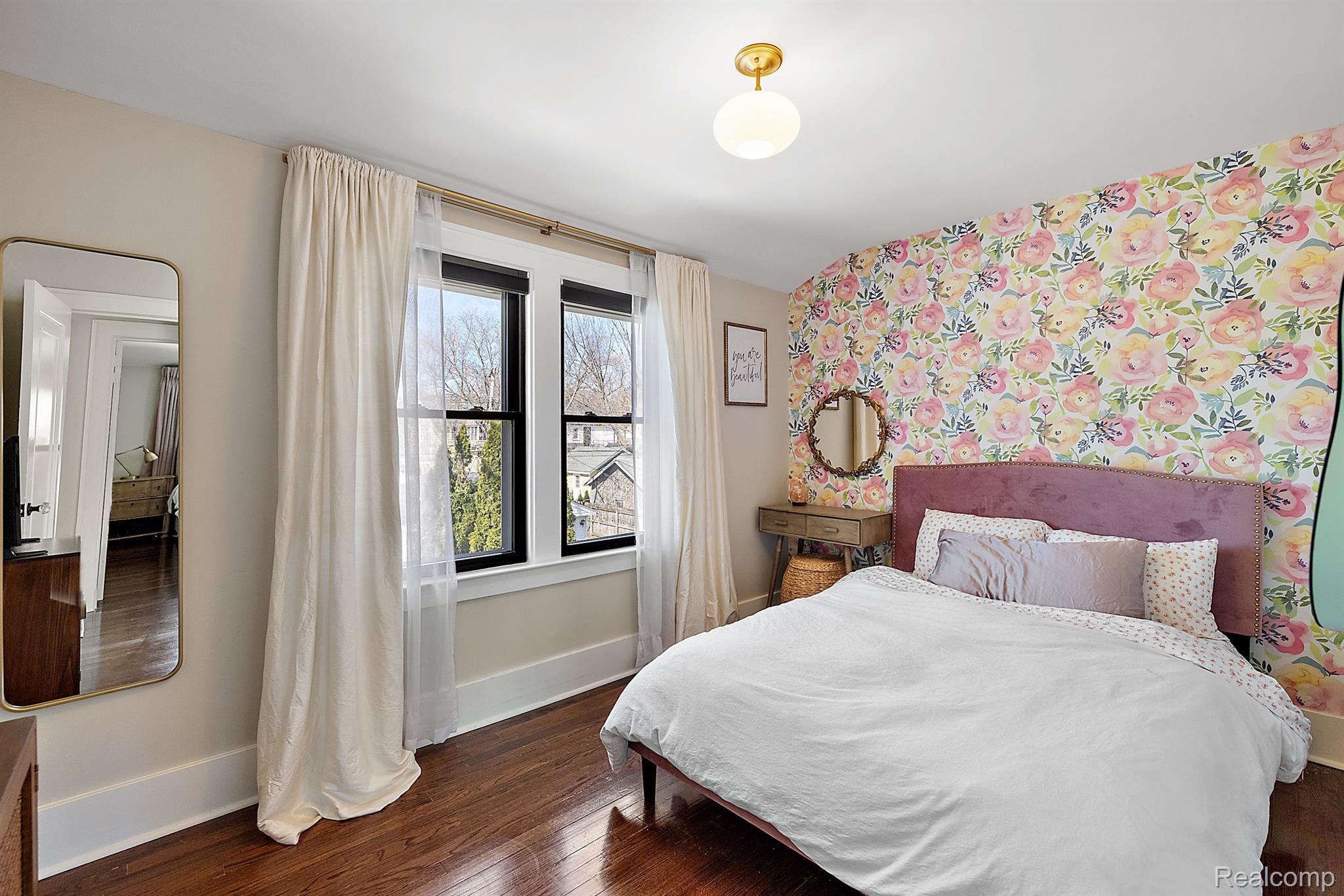 714 S Rembrandt Avenue