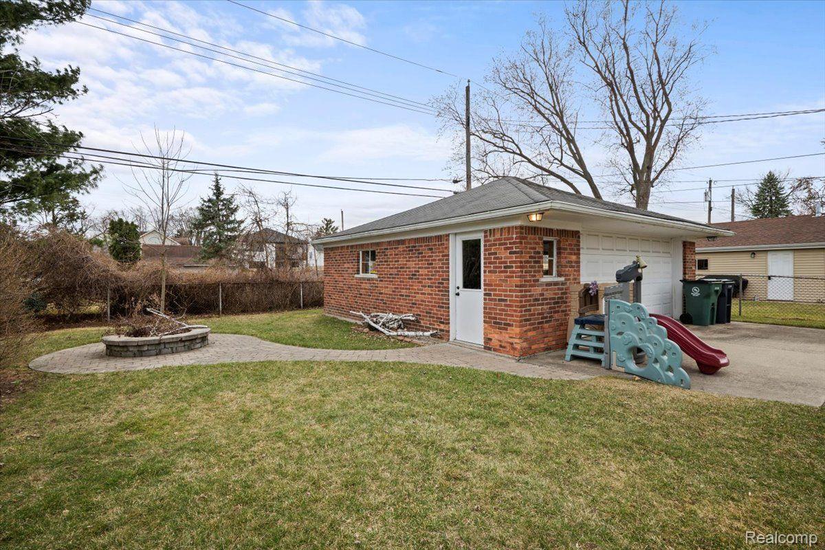 524 E LA SALLE Avenue