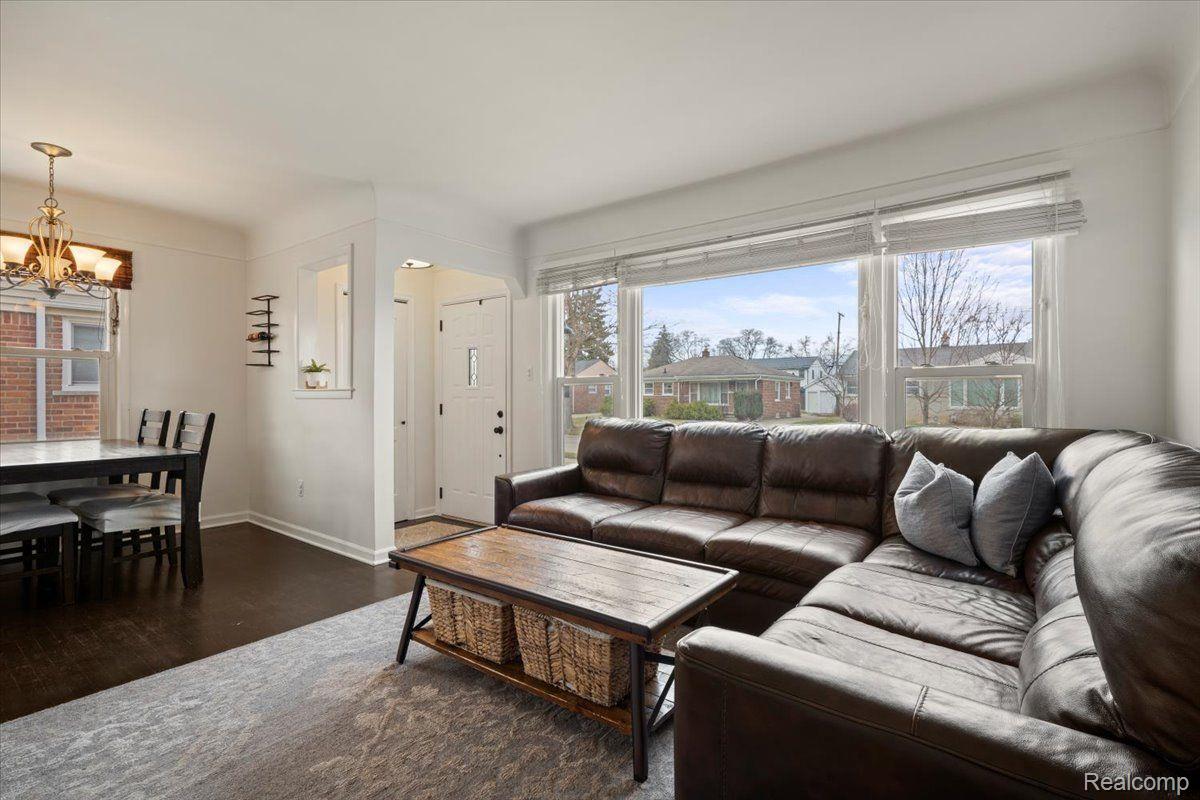 524 E LA SALLE Avenue