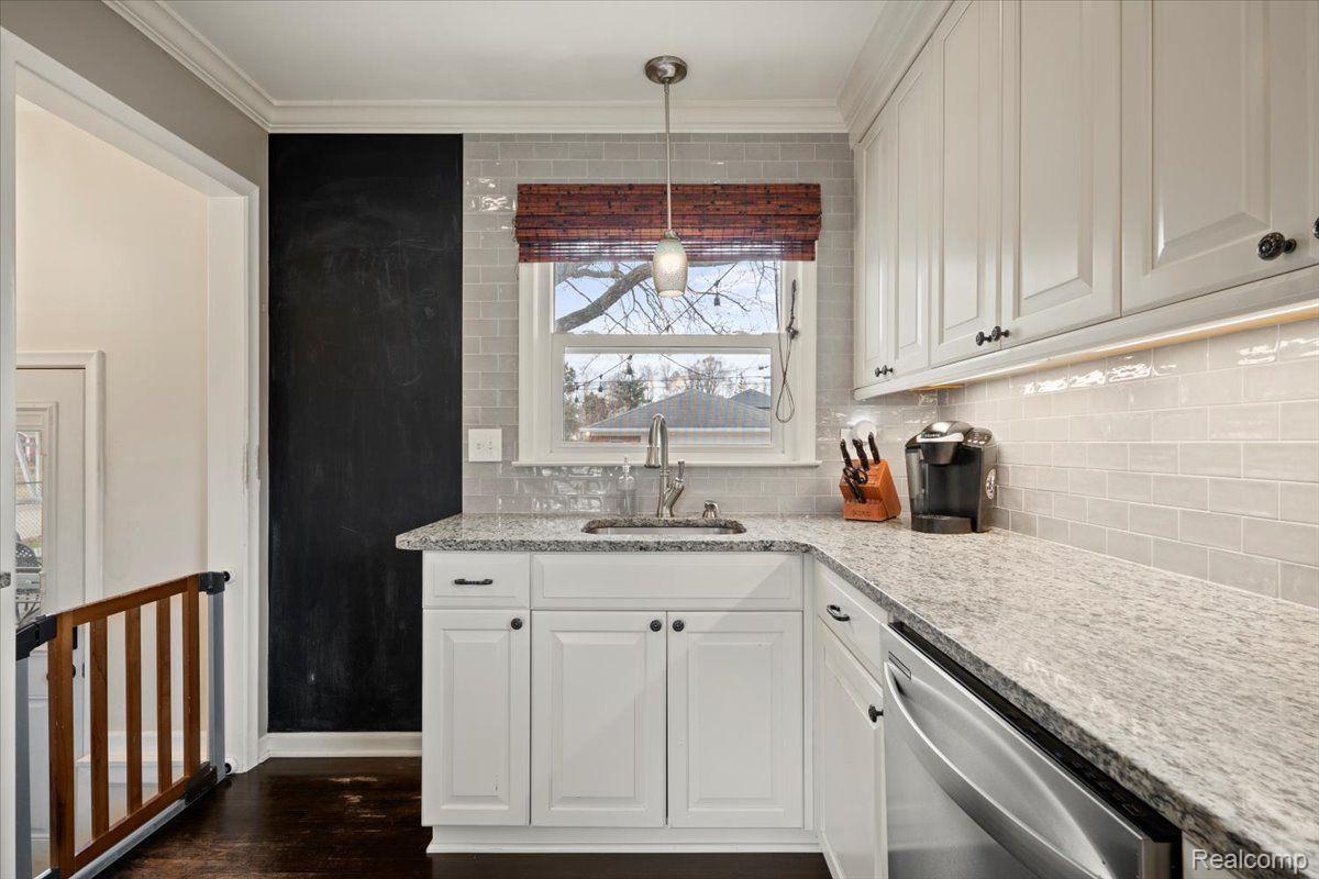 524 E LA SALLE Avenue