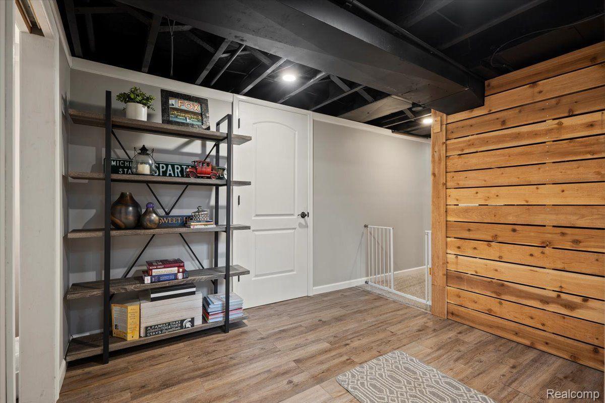 524 E LA SALLE Avenue