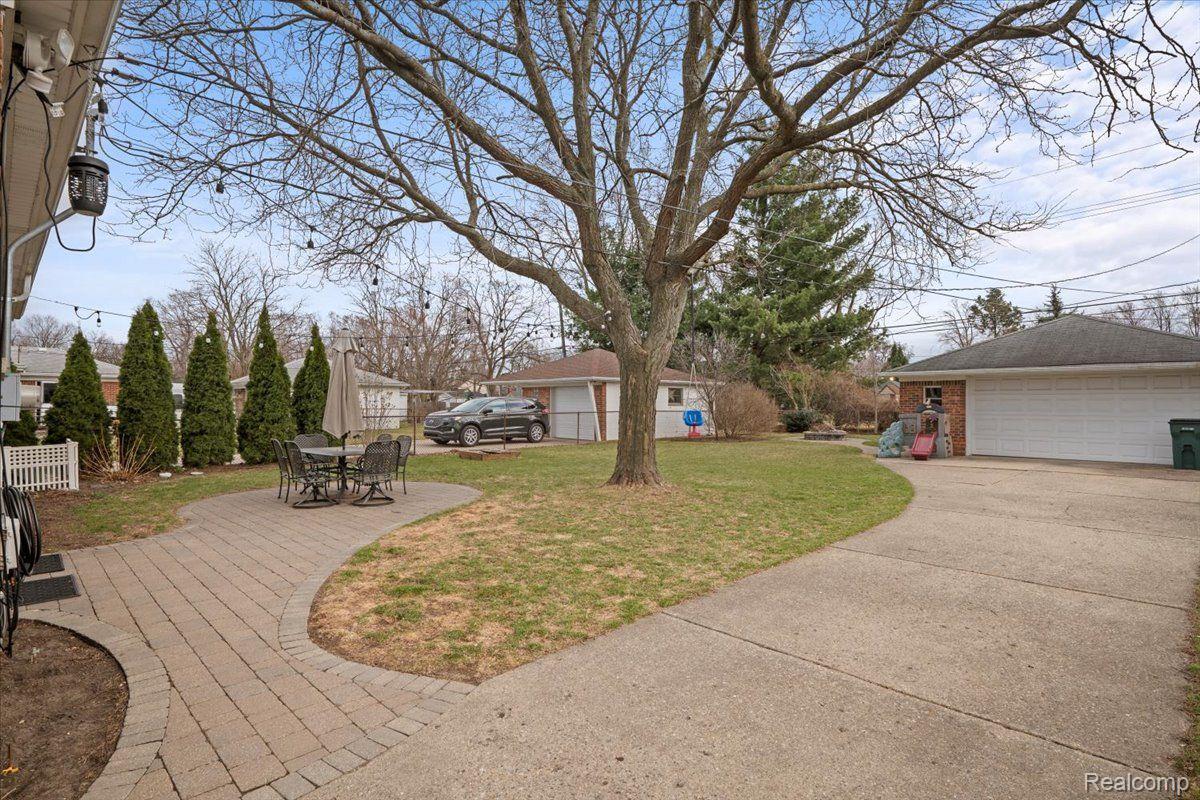 524 E LA SALLE Avenue